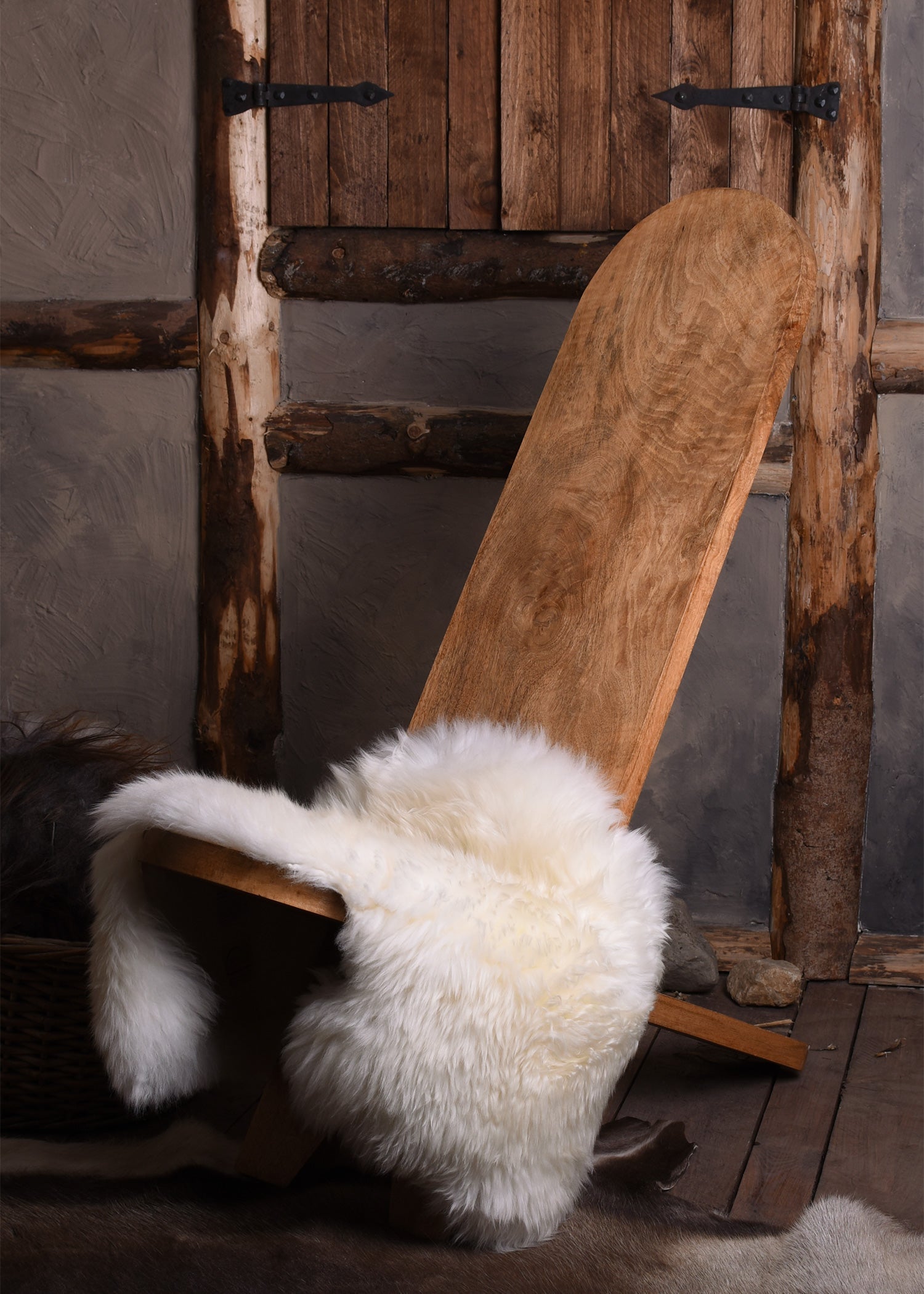Massiver Mittelalter-Steckstuhl aus Mangoholz