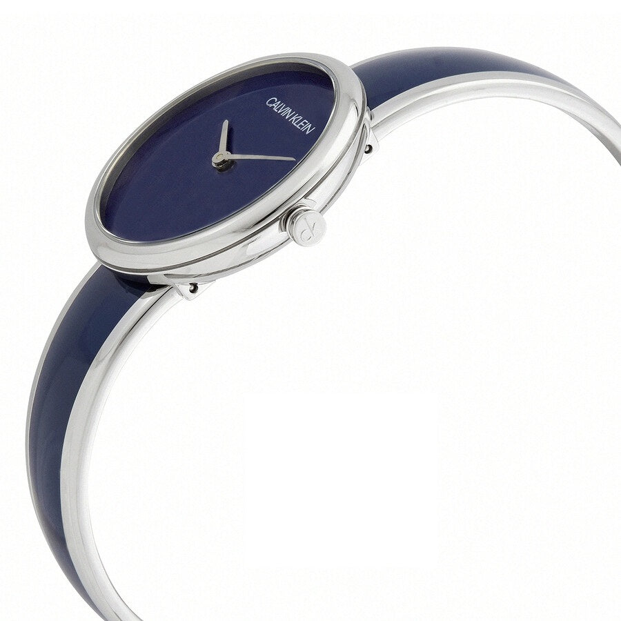 Calvin Klein séduit k4e2n11n