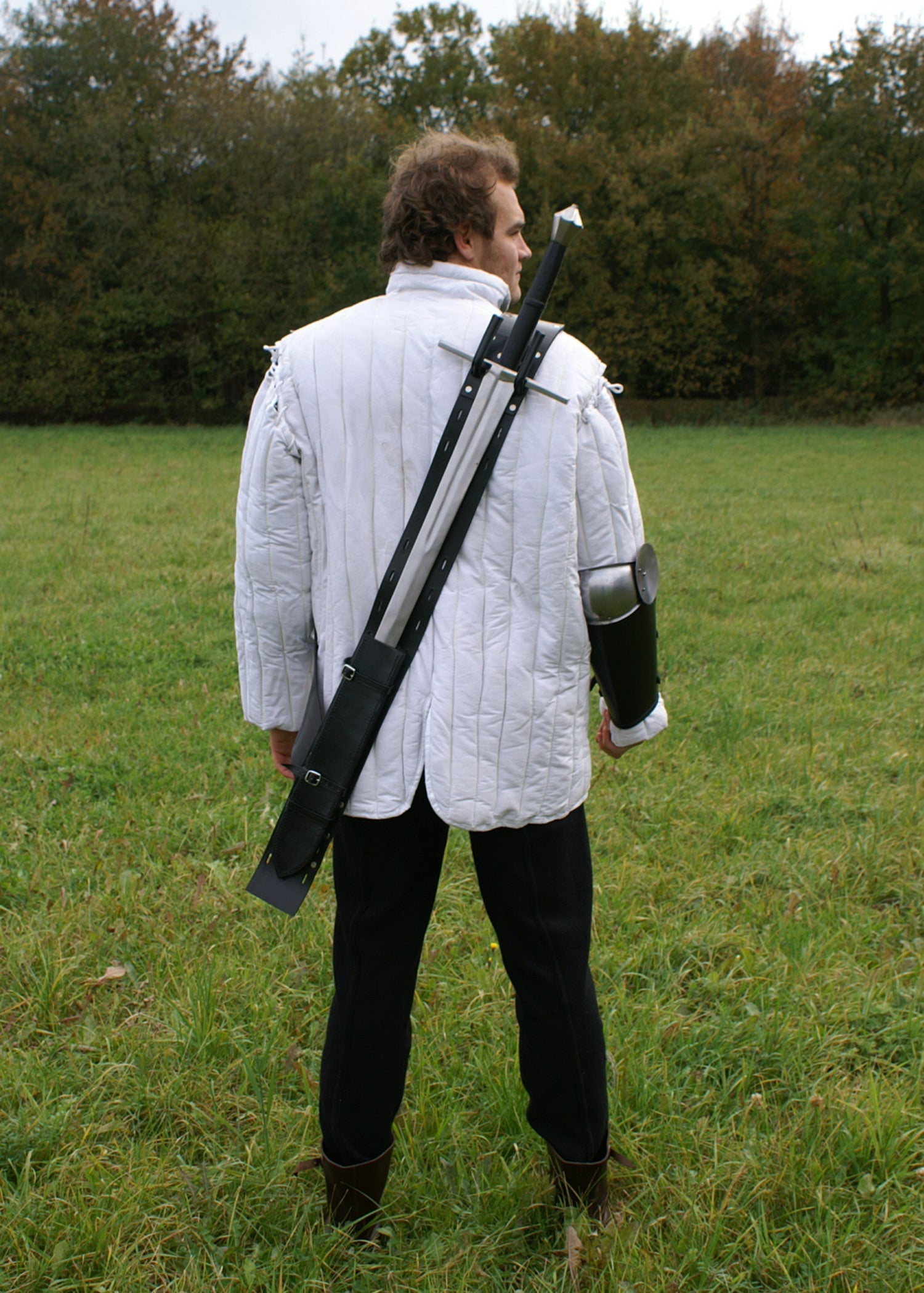 rueckenscheide aus schwarzem leder