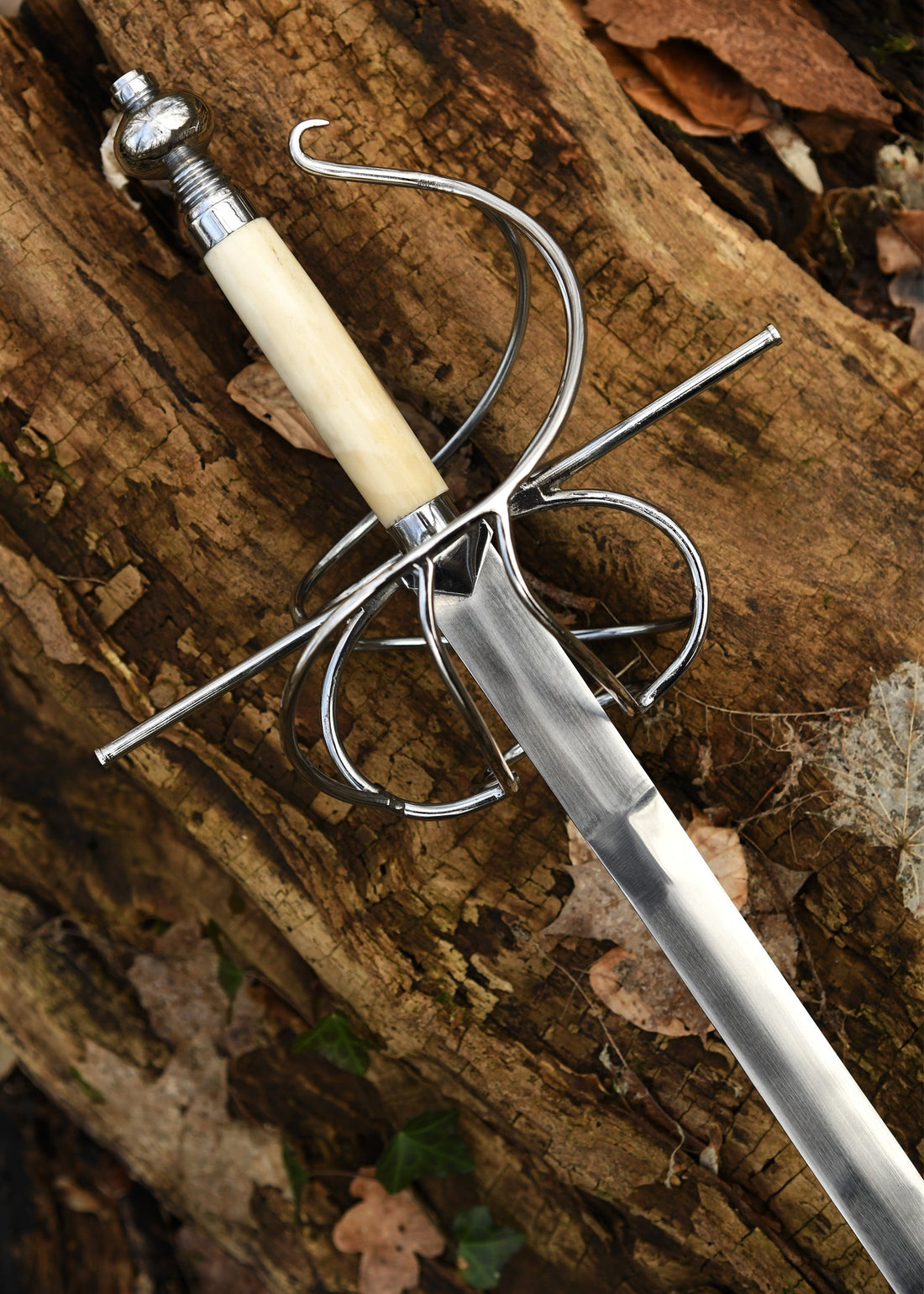 Edler Italienischer Rapier, 16. Jh. mit Knochengriff