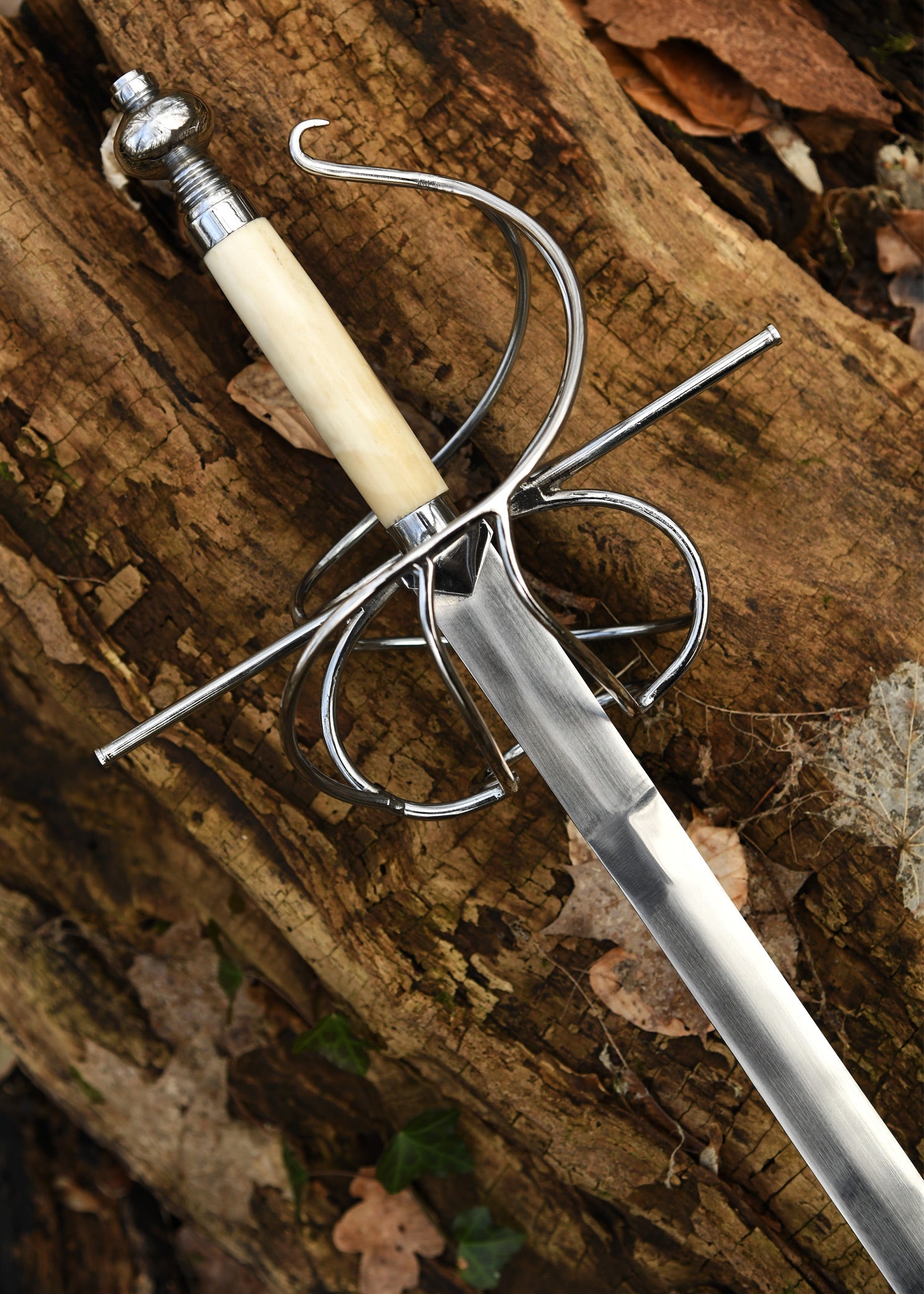 Edler Italienischer Rapier, 16. Jh. mit Knochengriff
