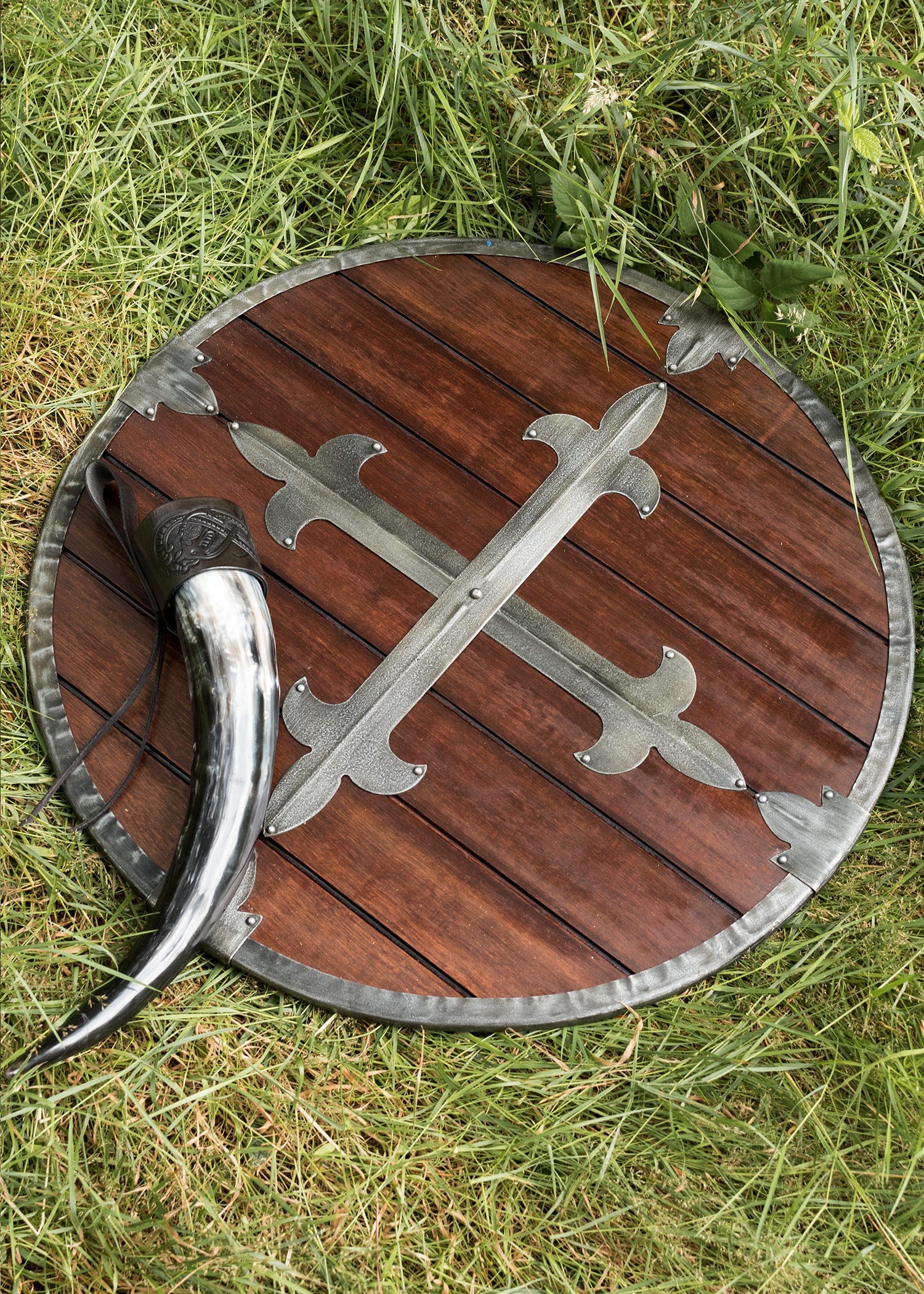Historischer Rundschild aus Holz &amp; Stahl