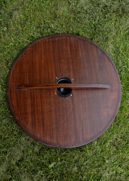 wikinger rundschild aus holz mit nordischem pferdemotiv