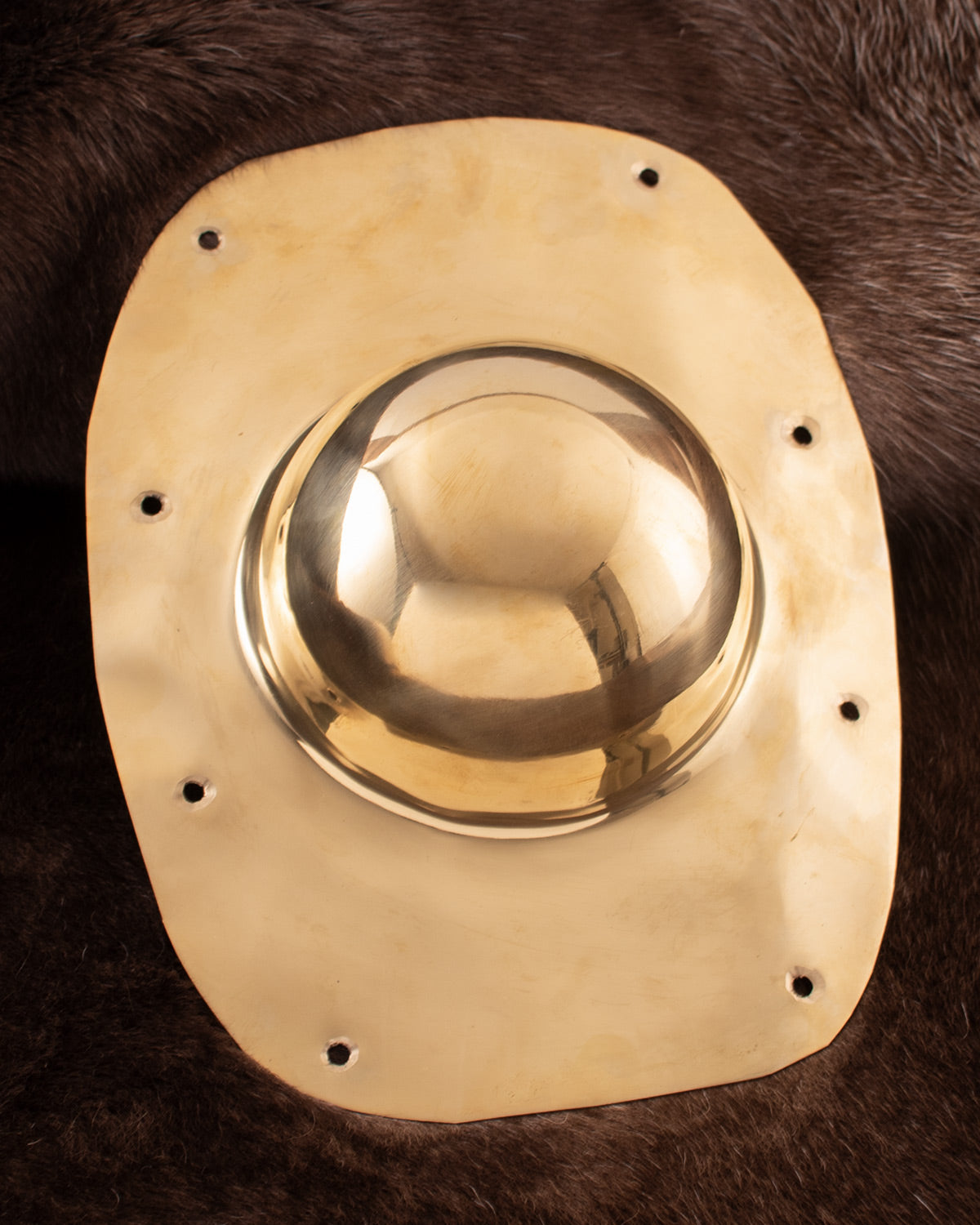 umbo roemischer schildbuckel mit schrauben messing