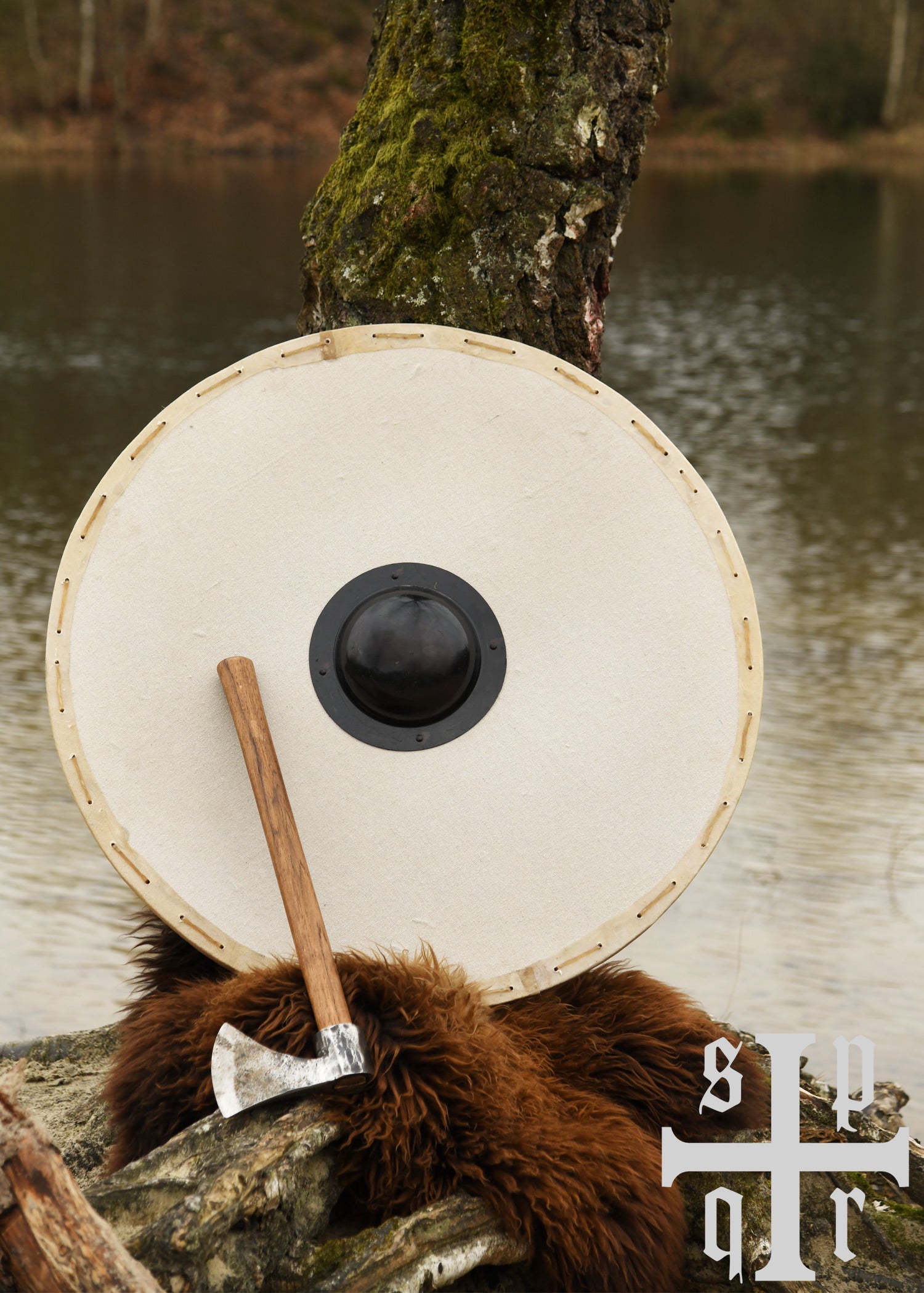 wikinger rundschild aus holz und segeltuch mit eisenbuckel