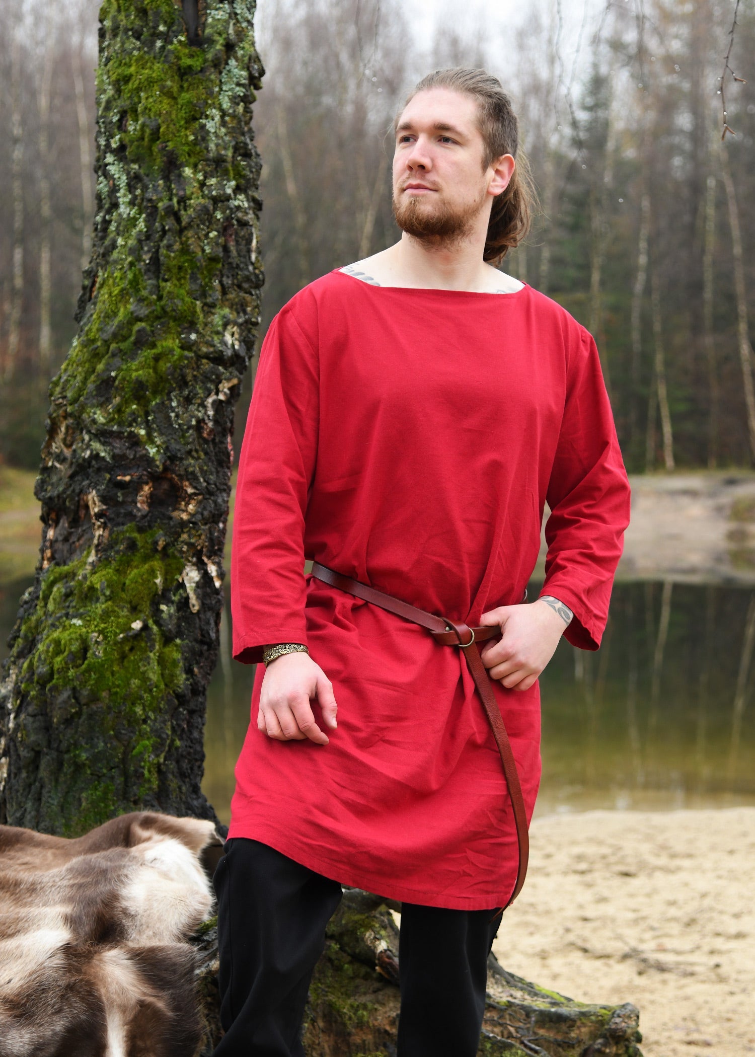 Rote Mittelalter Tunika aus Baumwolle, Langarm
