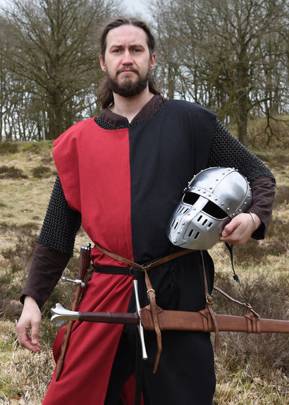 Waffenrock Eckhart: Historisches Mi Parti Schwarz/Rot