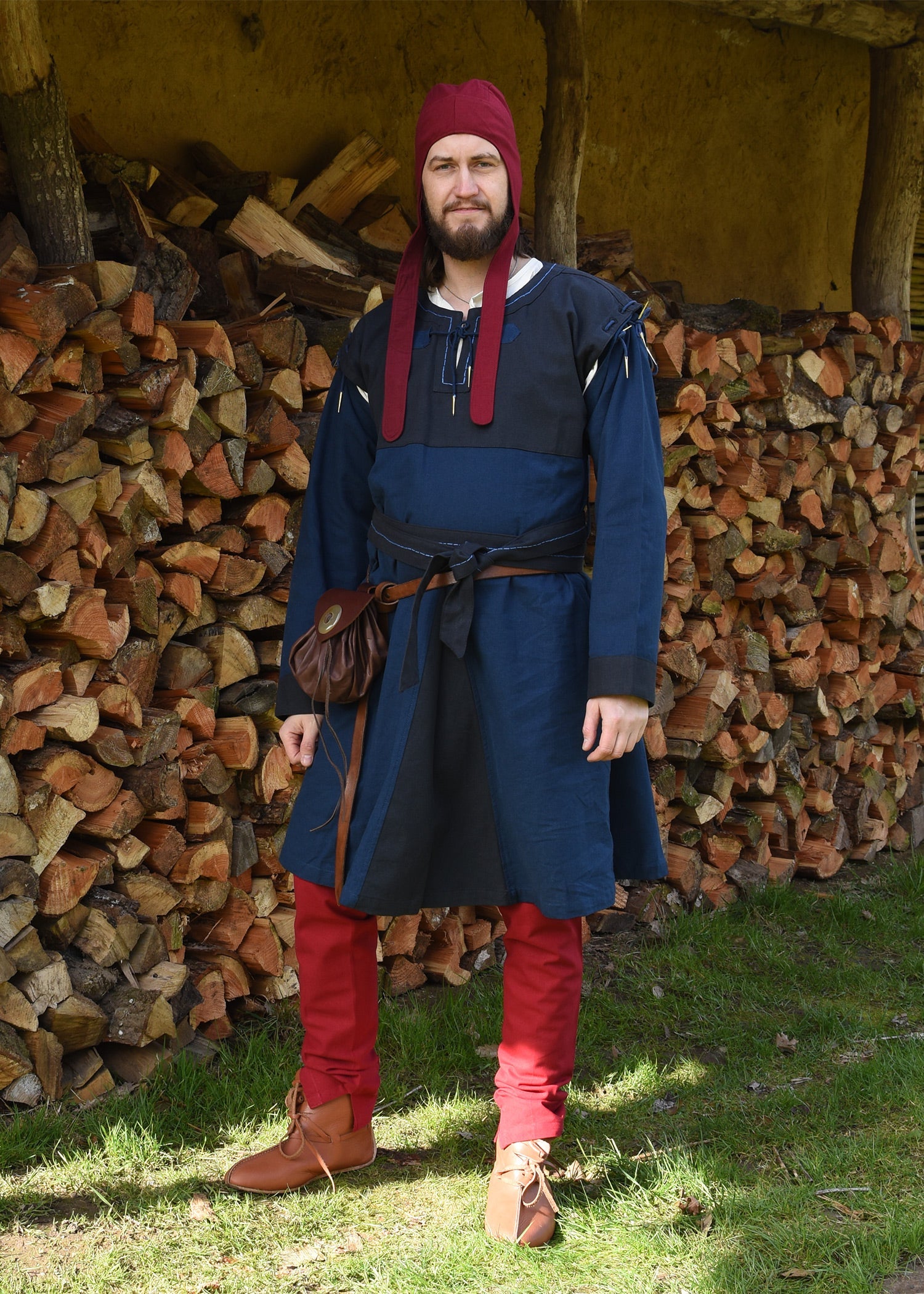 mittelalter beinlinge mit nestelbaendern rot