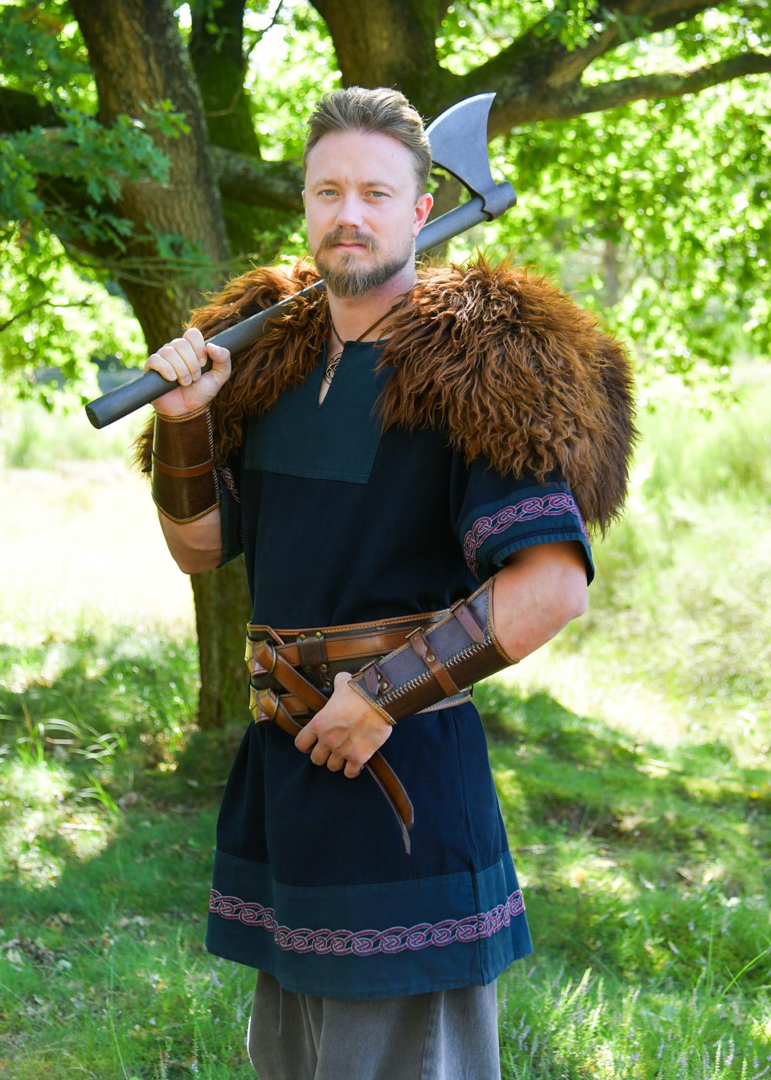 mittelalter tunika egil mit stickerei used look blau