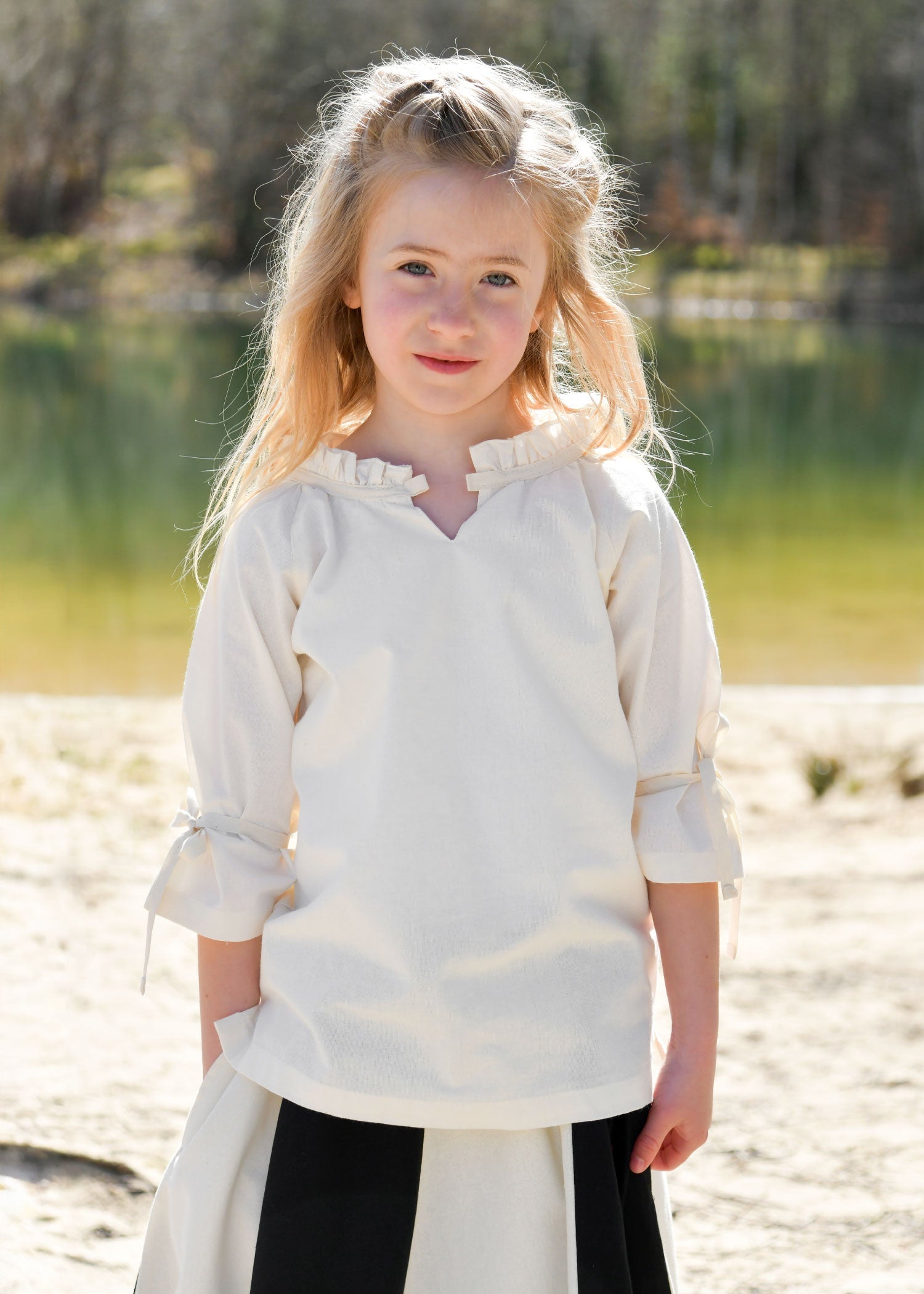 Mittelalterliche Kinderbluse Birga in Natur