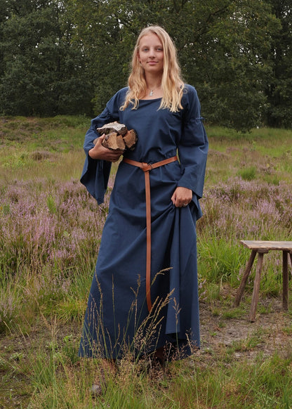 mittelalter unterkleid burglinde mit trompetenaermeln blau