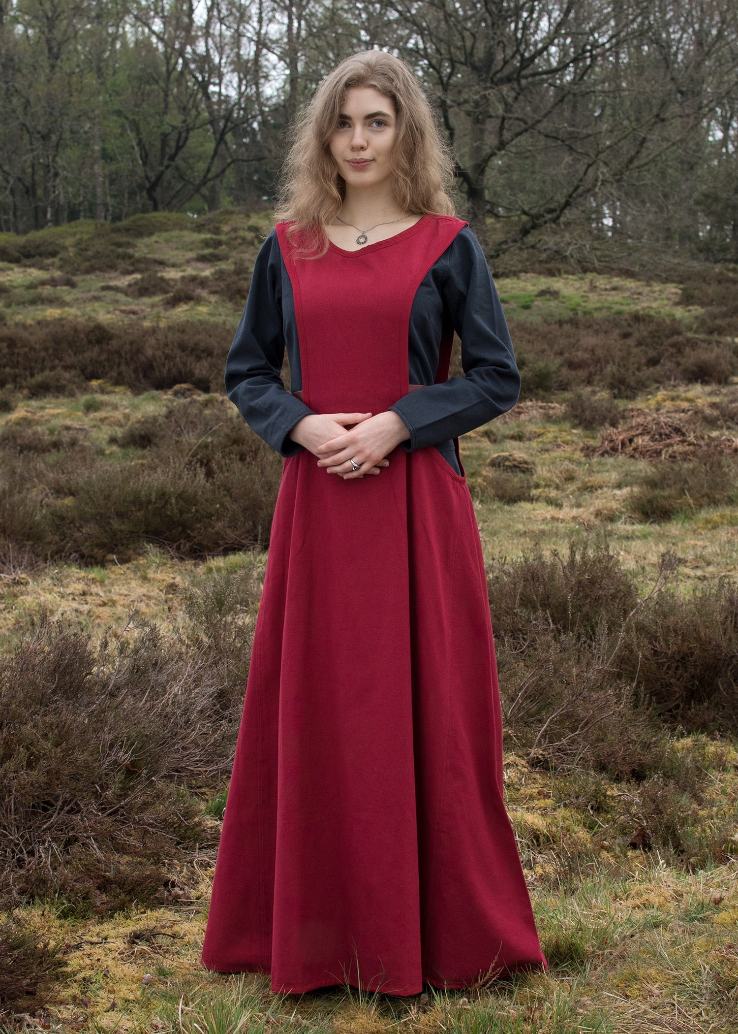 Mittelalter Surcot Andra   Rotes Überkleid mit Höllenfenster