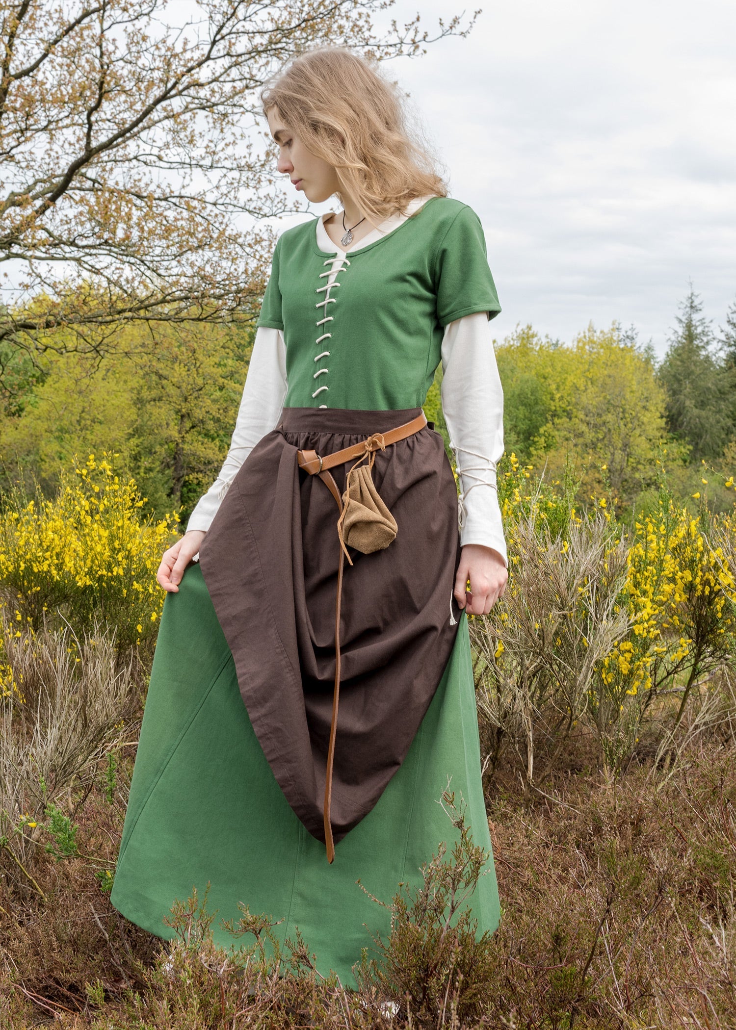 Cotehardie Ava: Grünes Mittelalterkleid mit Schnürung