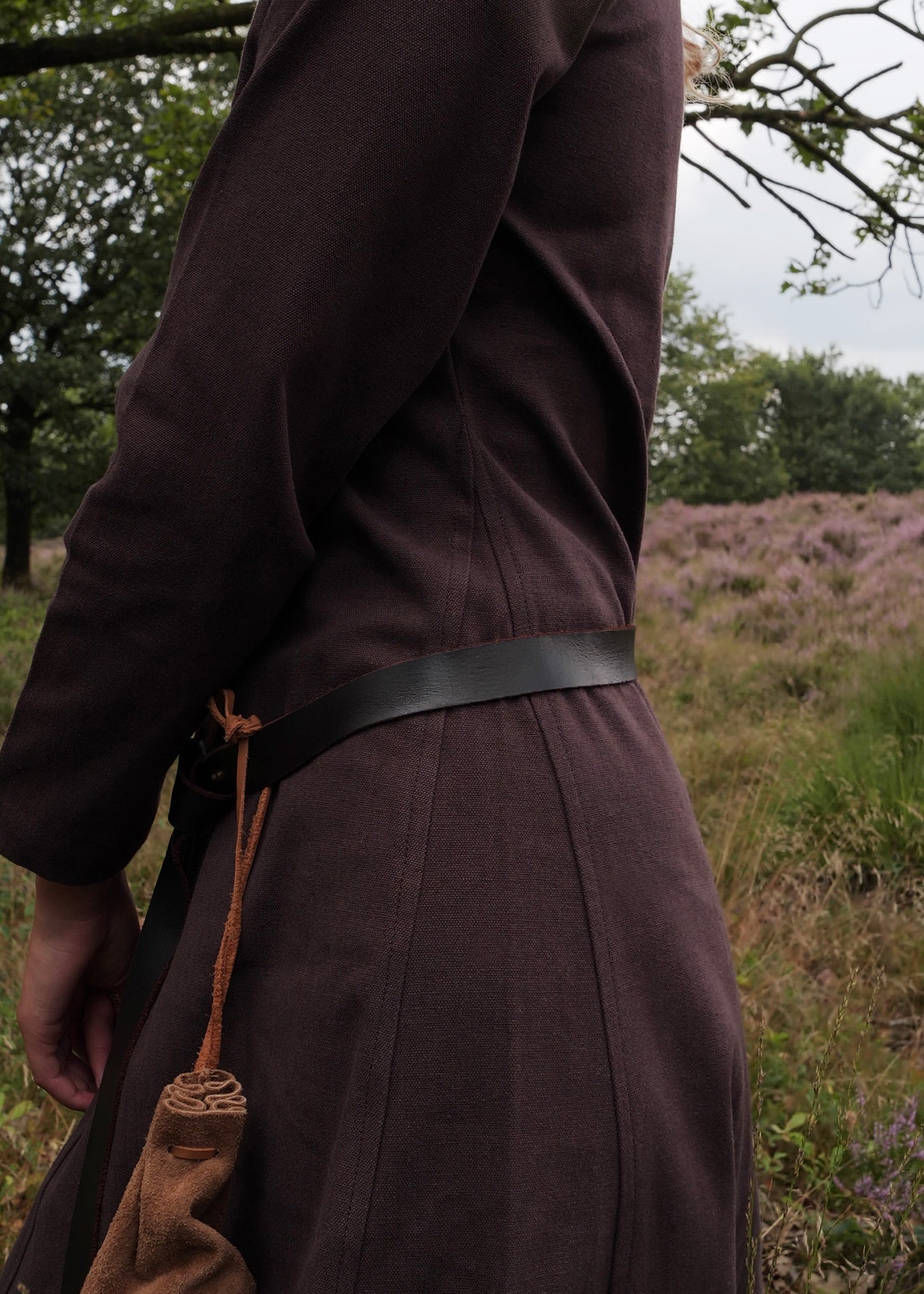 Mittelalterkleid Ava: Braune Cotehardie aus festem Canvas