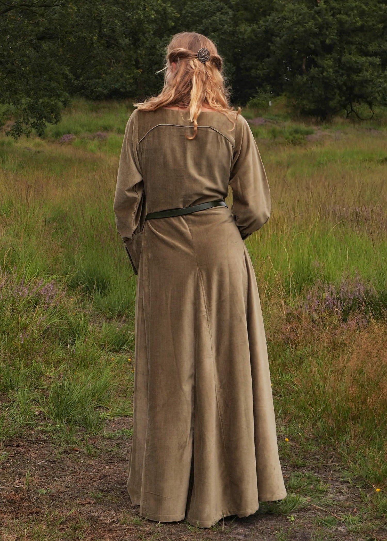 Samtkleid Isabell: Edle Cotehardie in Grün