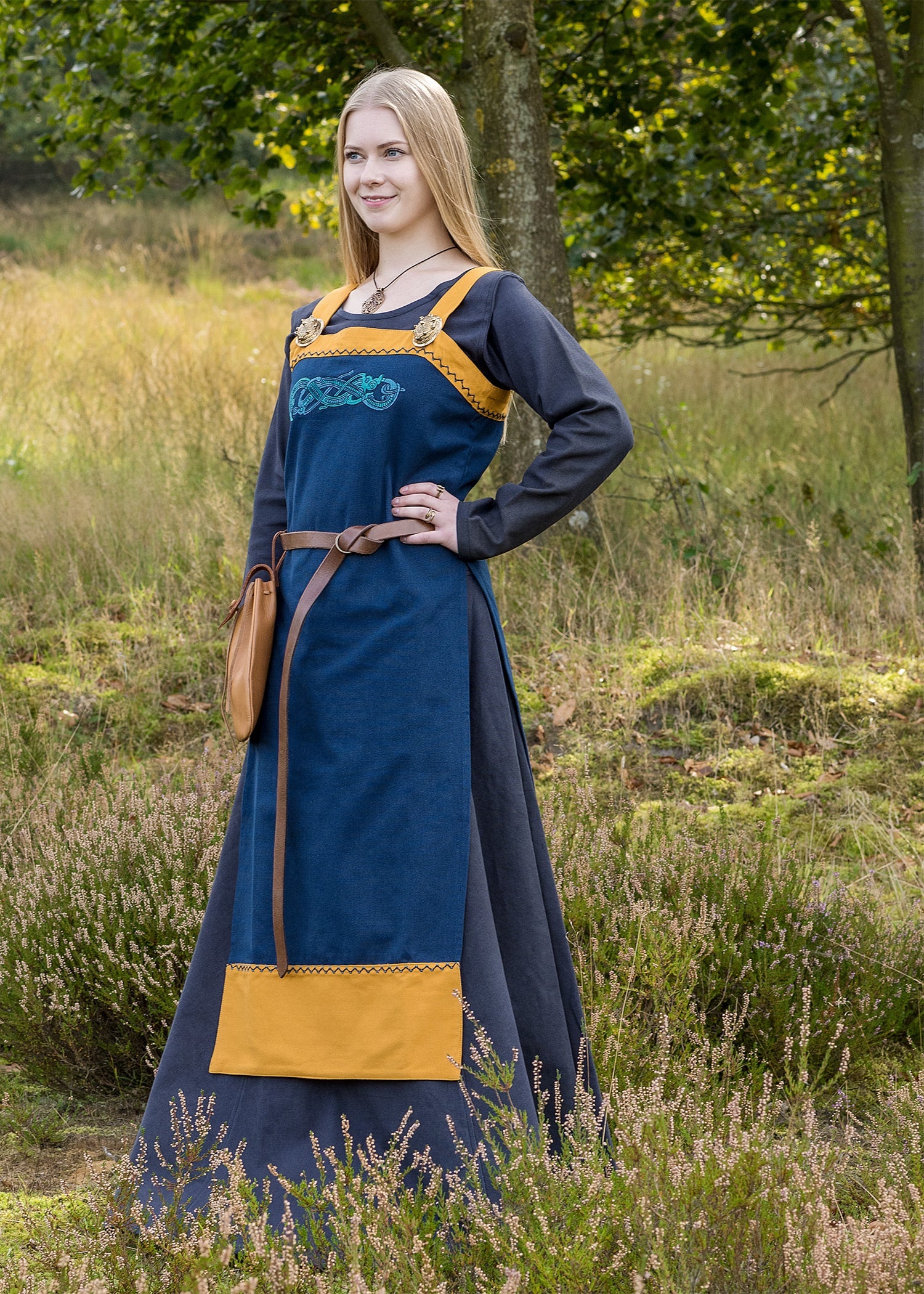 Wikingerkleid Hilja mit Drachen Stickerei, Blau