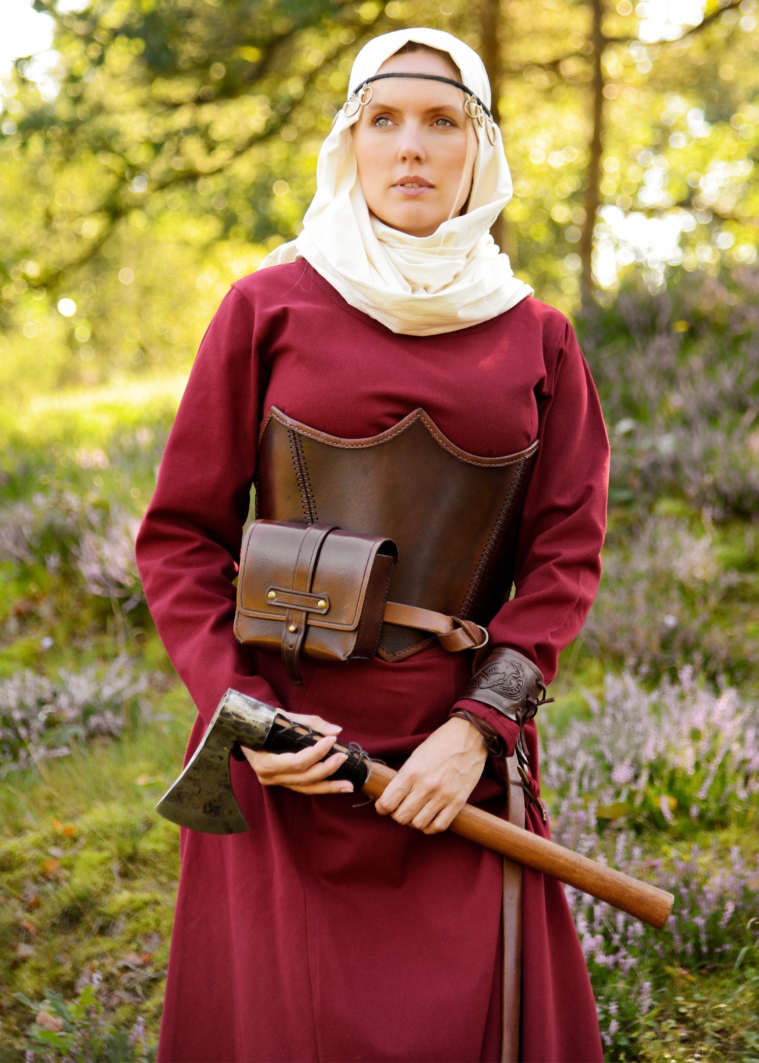 schlichtes mittelalterkleid afra aus canvas weinrot