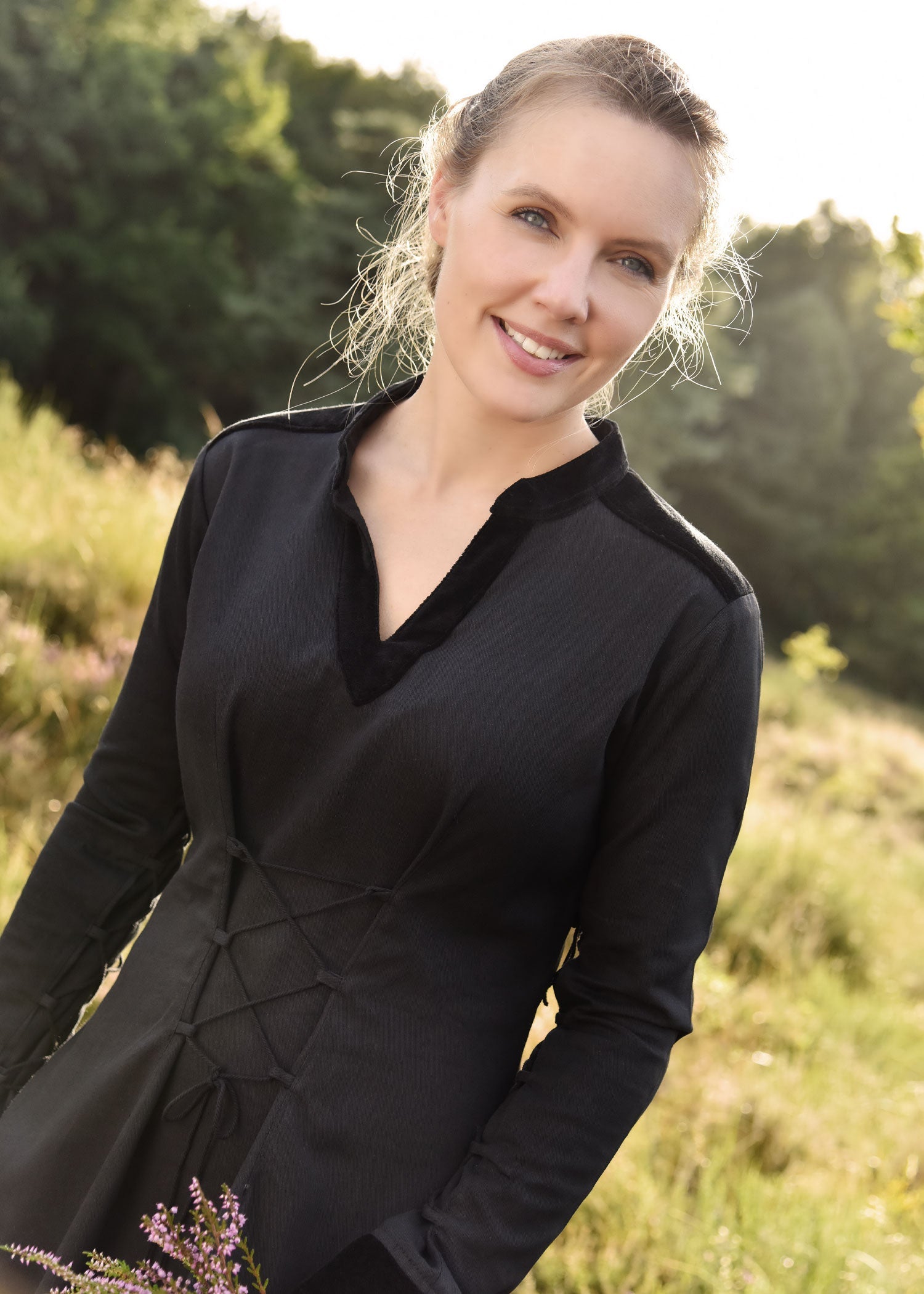mittelalterkleid meira mit samt details schwarz