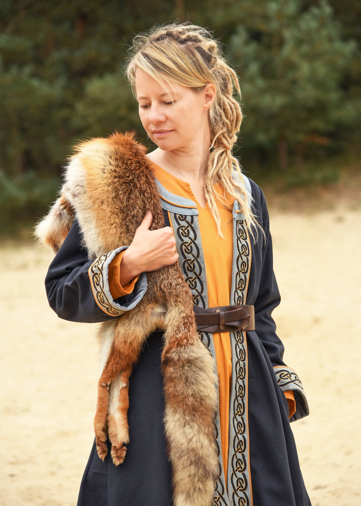 bestickter wikinger mantel ella dunkelblau