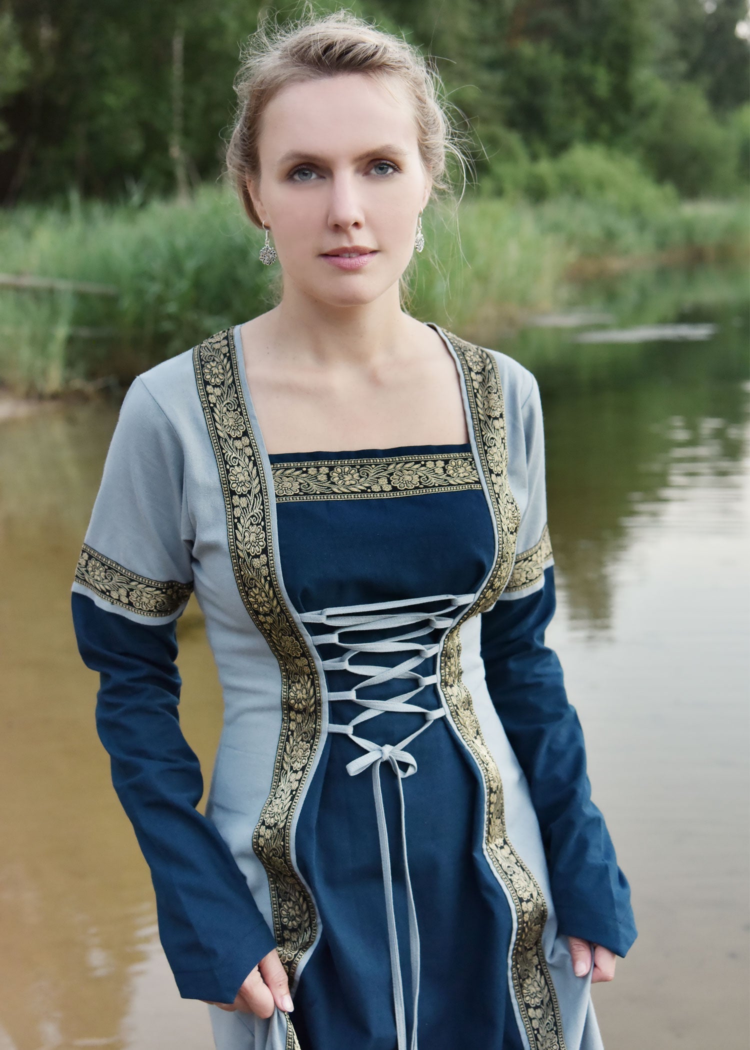 Blaues Mittelalterkleid Eleanor im Lagenlook