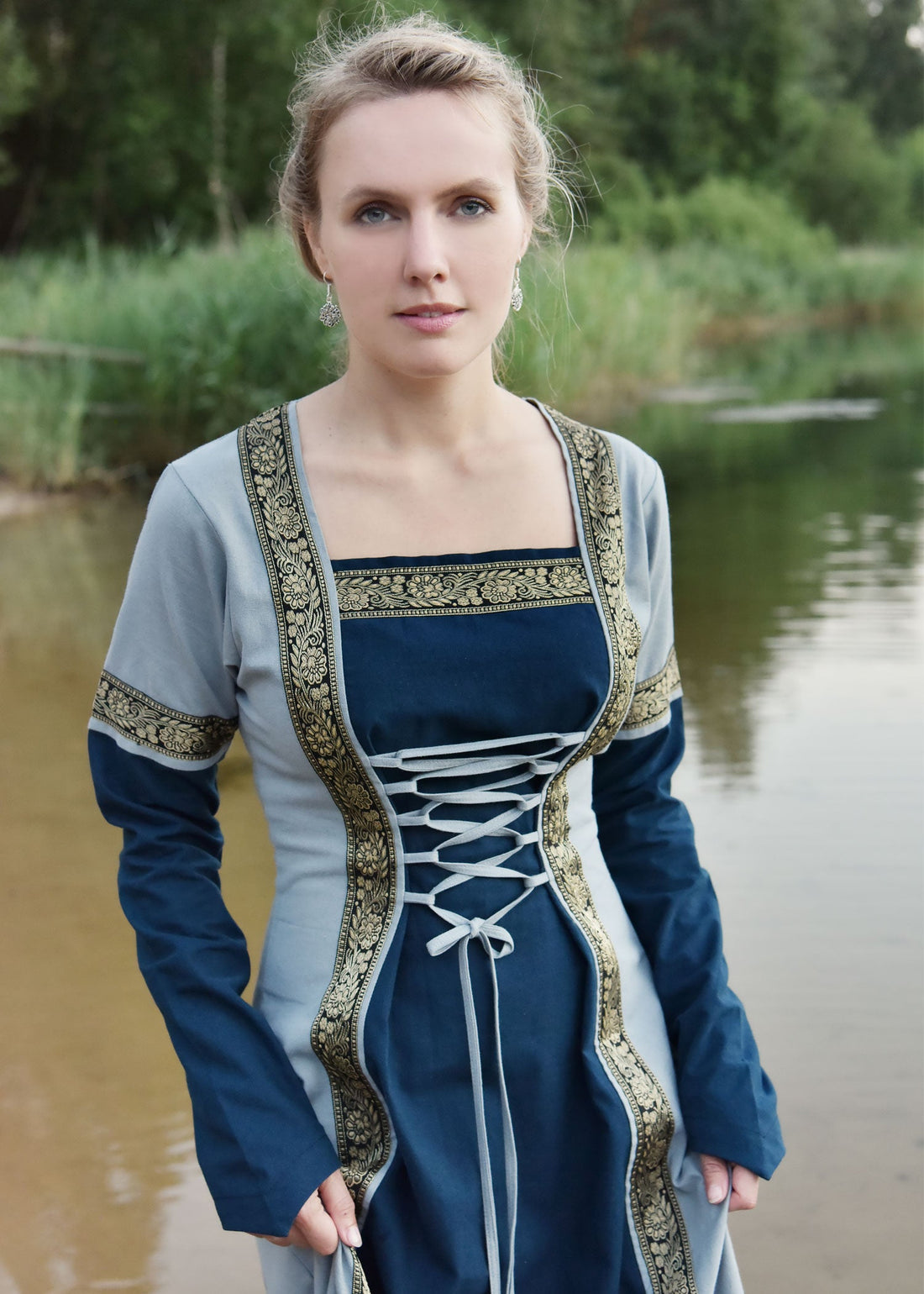 mittelalterkleid eleanor blau blaugrau