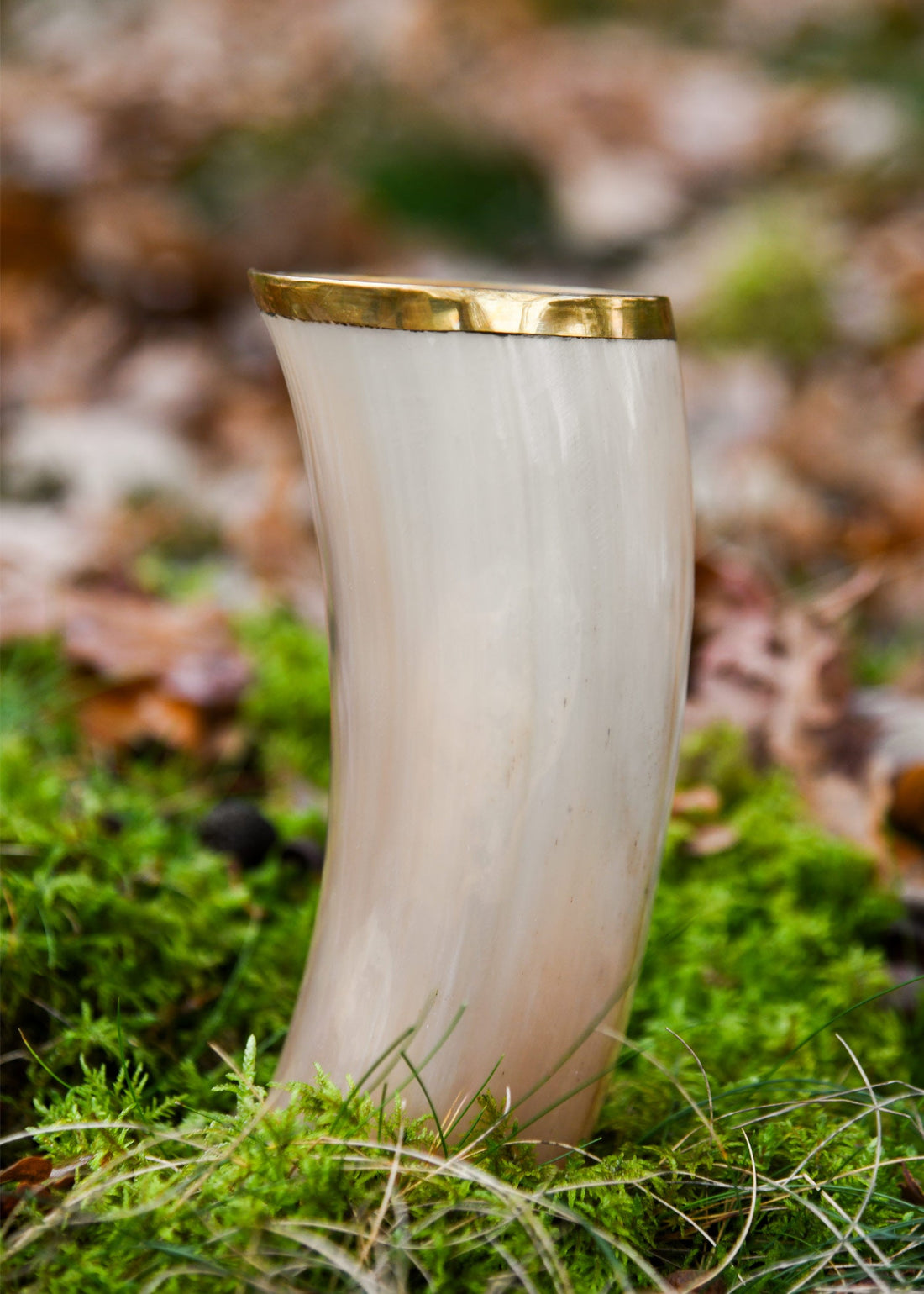 trinkbecher aus horn mit messingrand ohne henkel