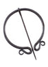 Handgeschmiedete Ringfibel mit eingerollten Enden