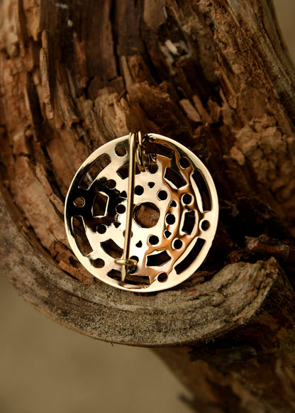 wikinger fibel mit knotenmuster aus bronze