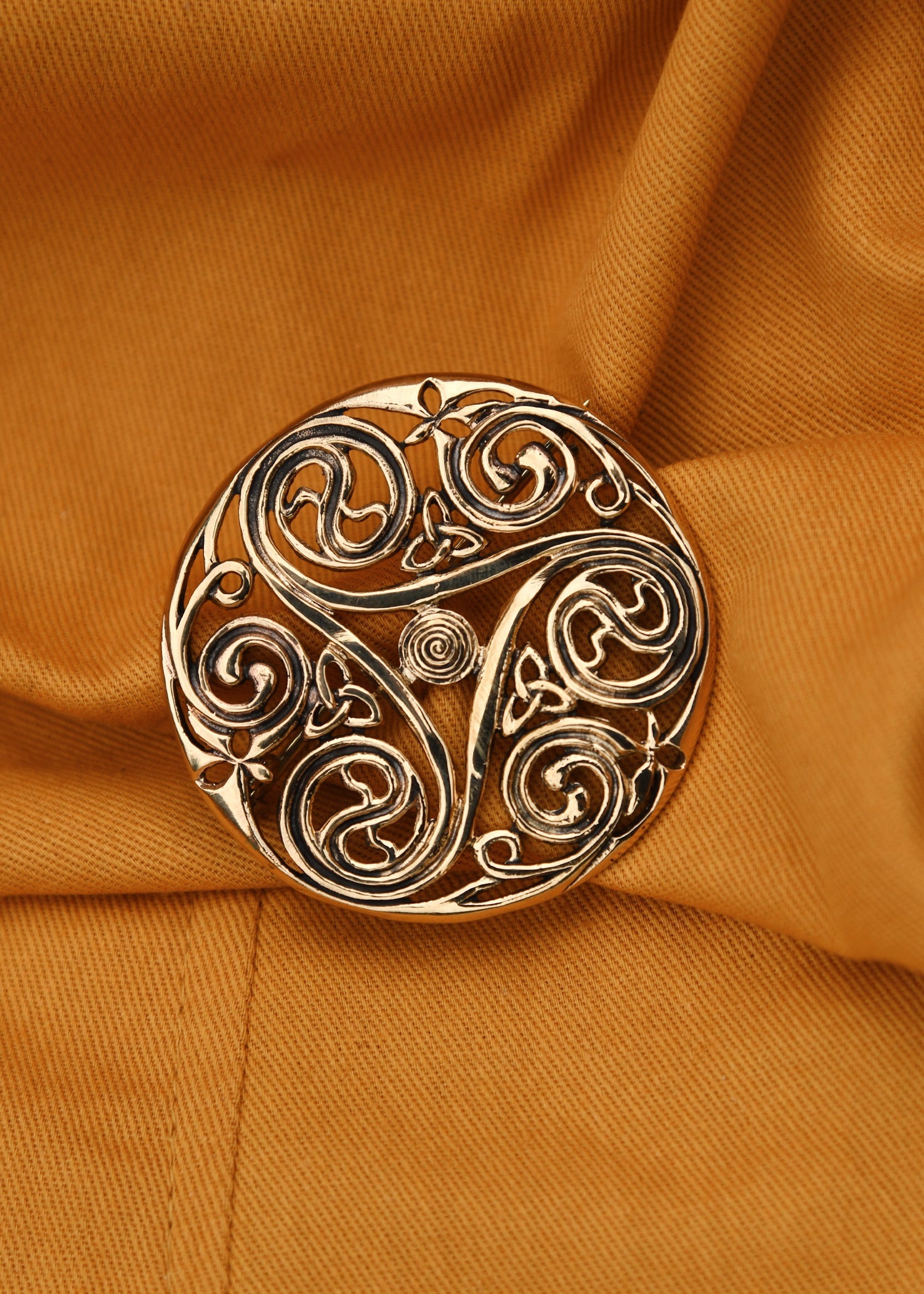 keltische brosche triskele aus bronze