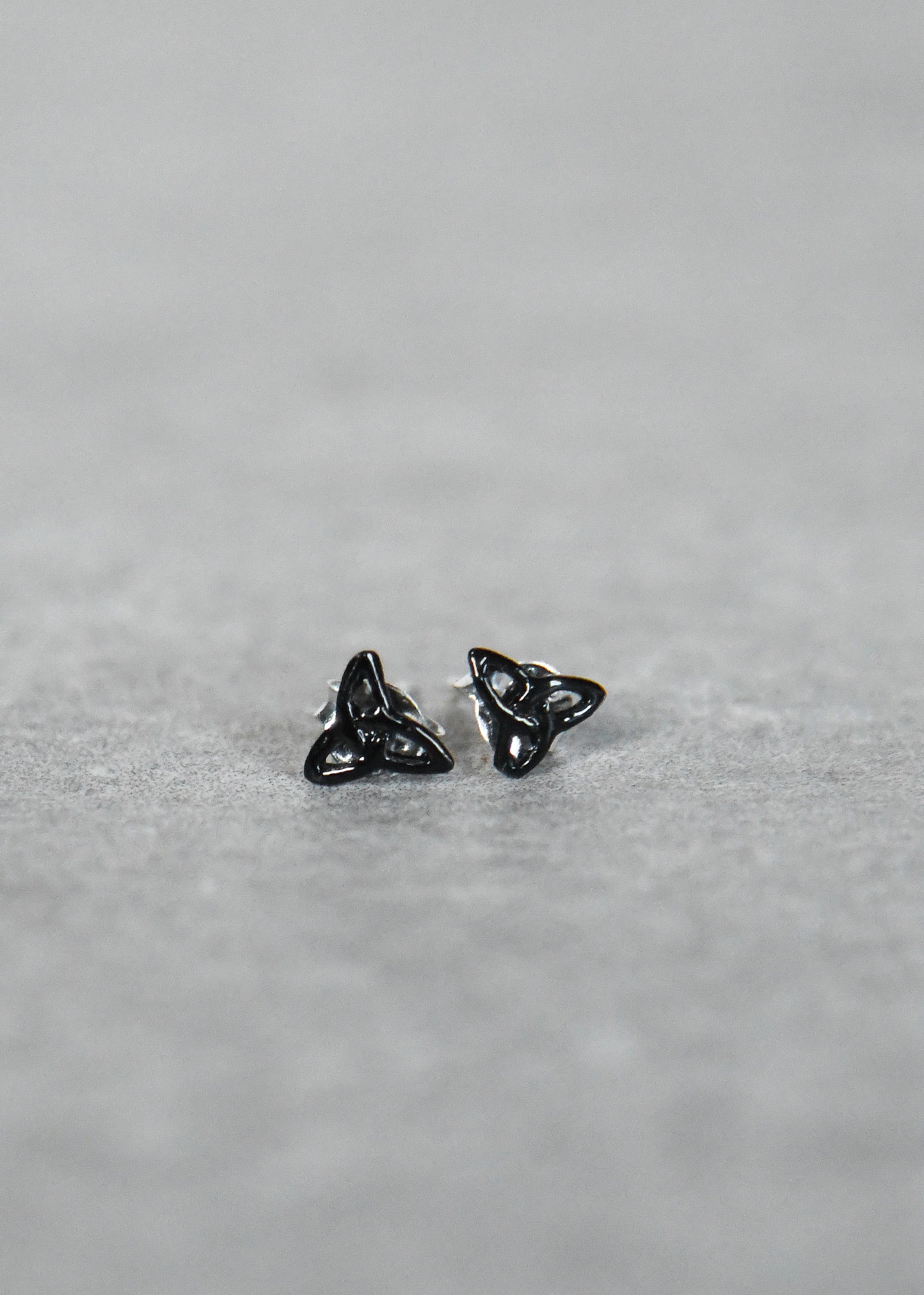 ohrstecker aus silber keltische dreiheit schwarz paar