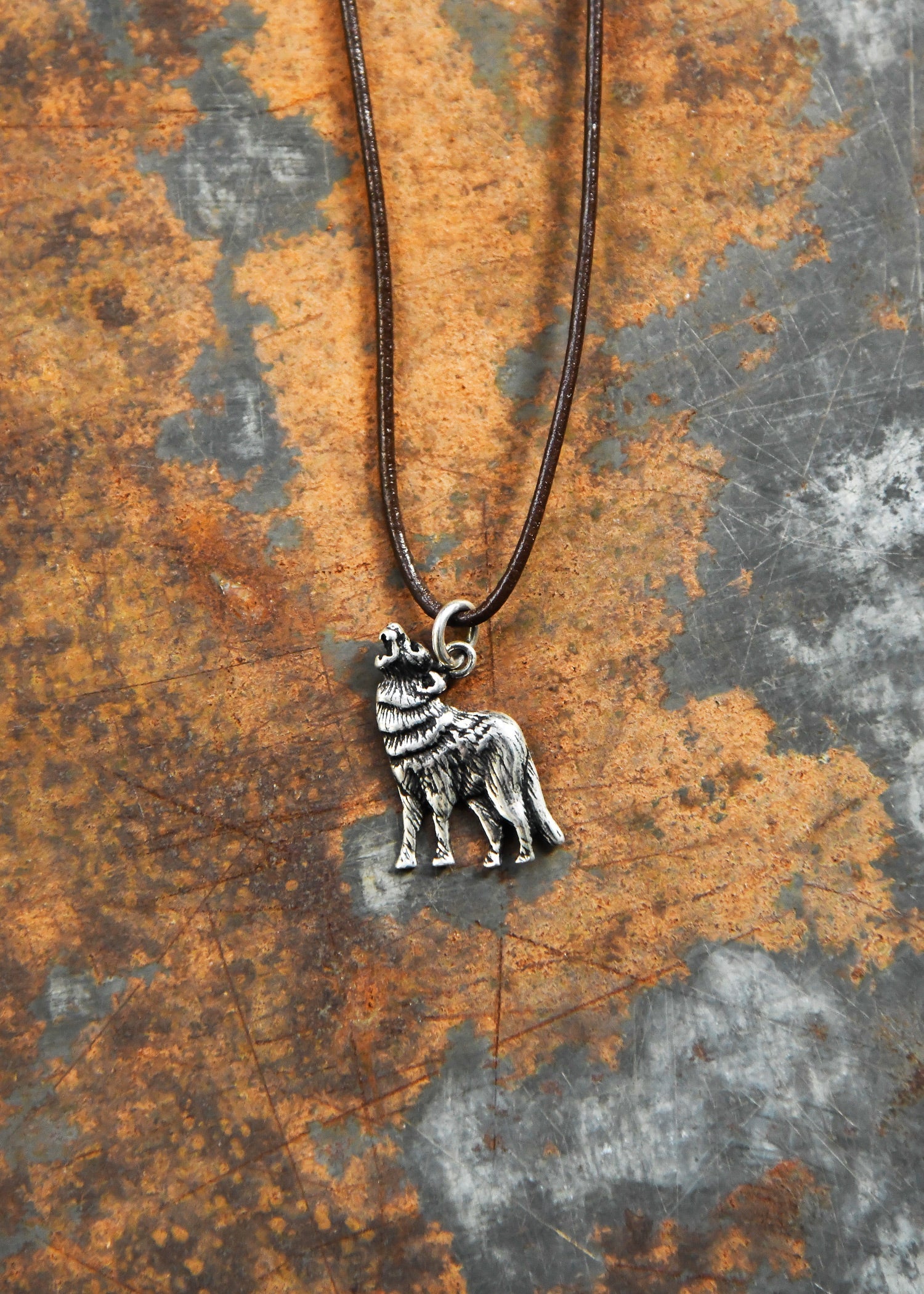 kettenanhaenger aus silber wolf