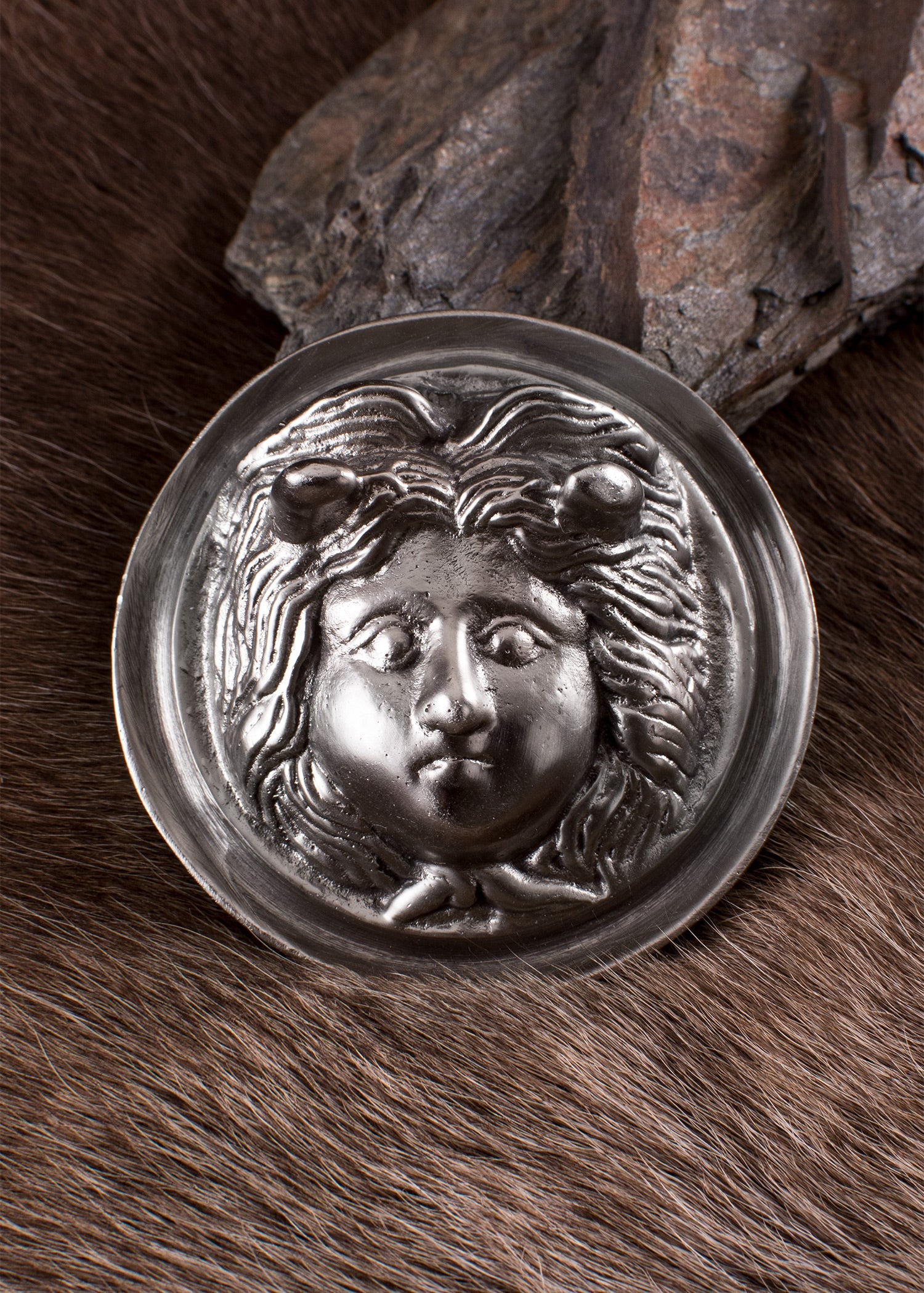 Römische Phalera Medusa: Verzinntes Messing