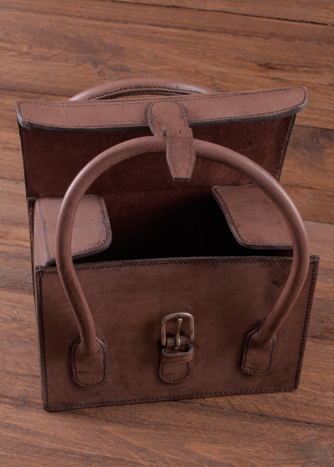 patronentasche aus leder mit henkel