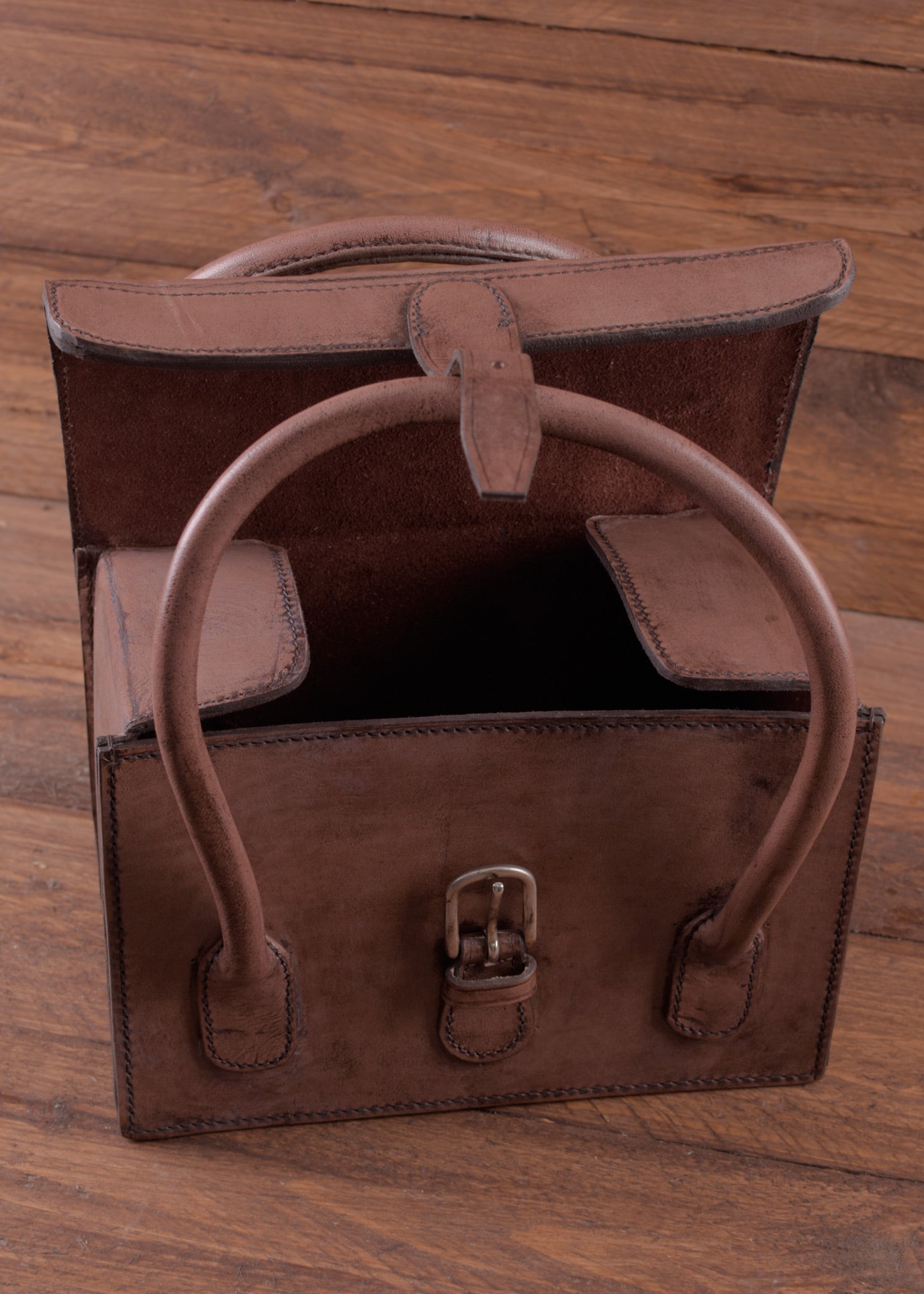patronentasche aus leder mit henkel
