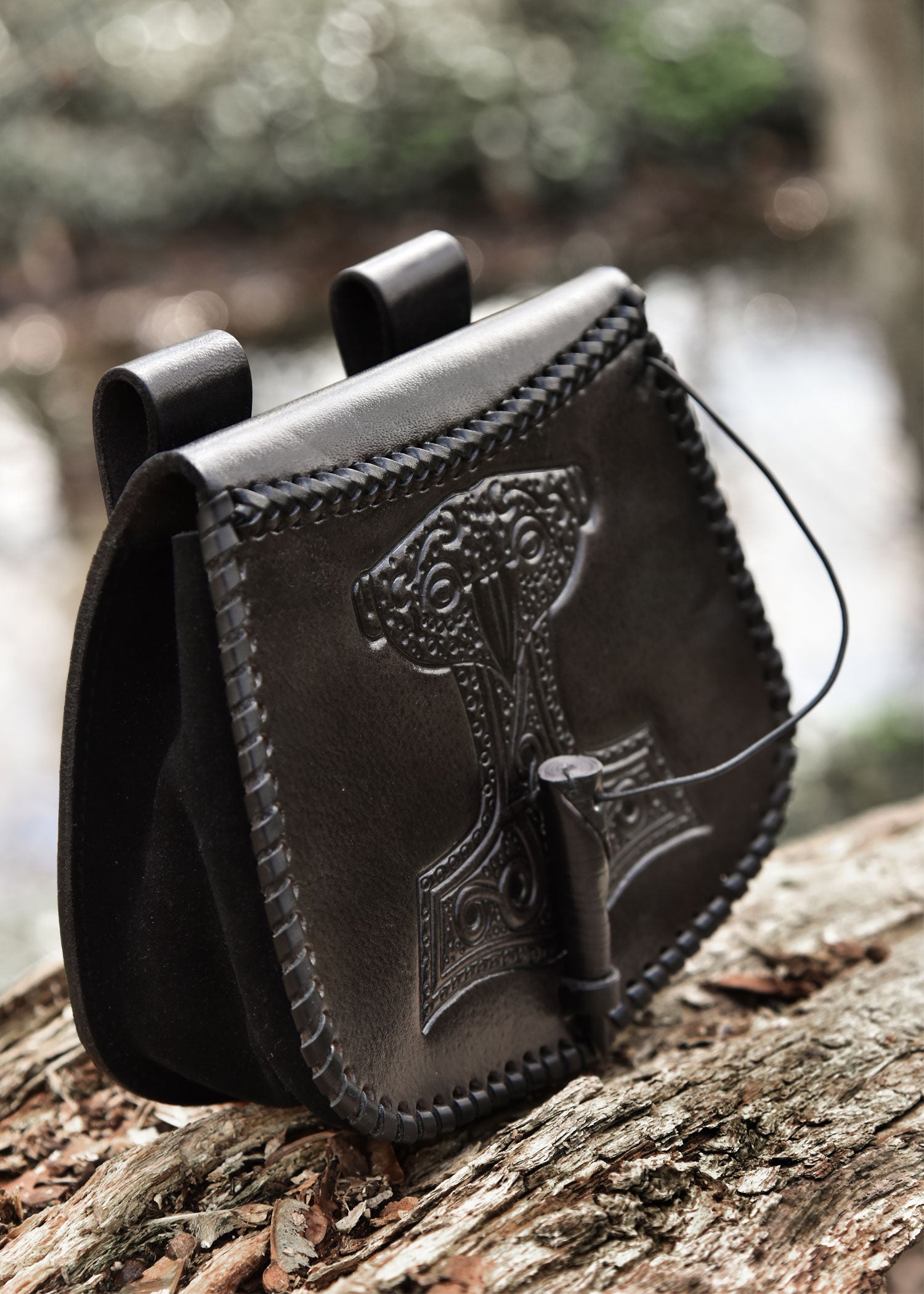 guerteltasche mit thorshammer praegung leder schwarz