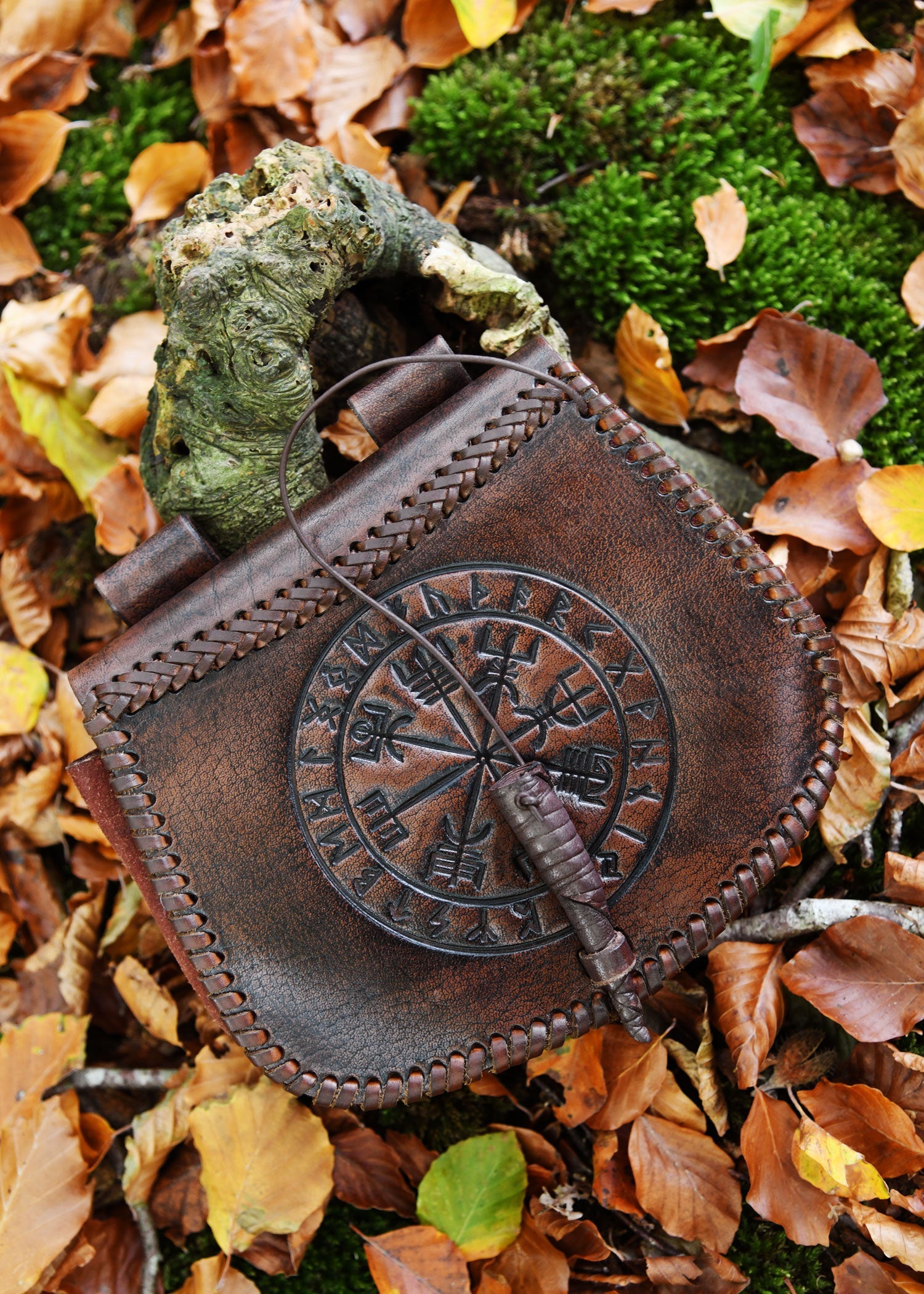 guerteltasche aus leder mit vegv sir praegung braun