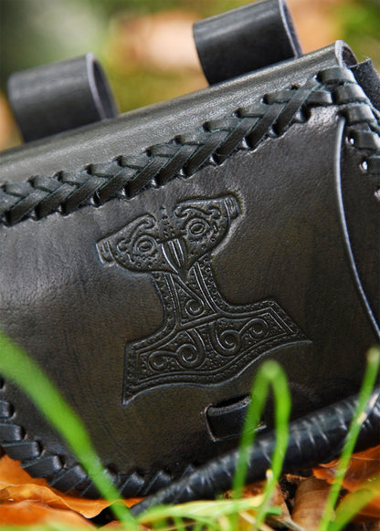 kleine guerteltasche aus leder mit thorshammer praegung schwarz