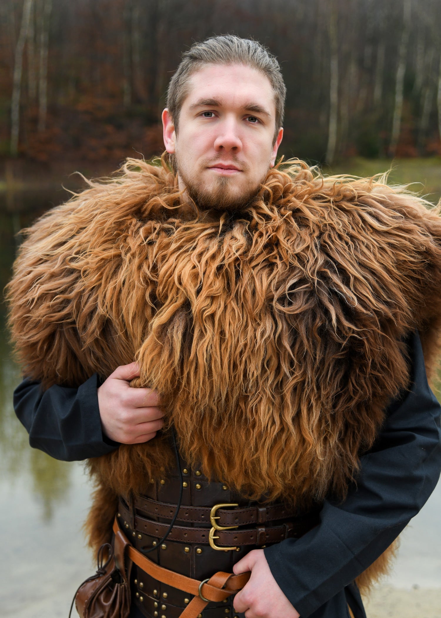 Berserker Schulterfell Braun – Echtfell Wikinger Umhang