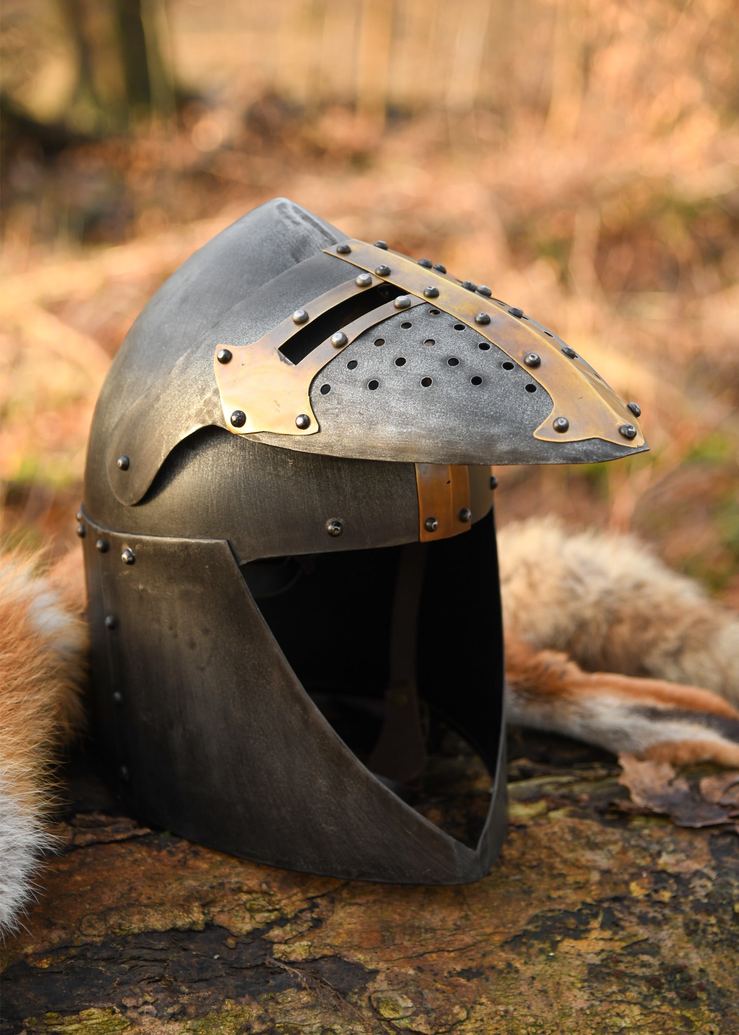 Sugarloaf Topfhelm mit Klappvisier &amp; Antikfinish