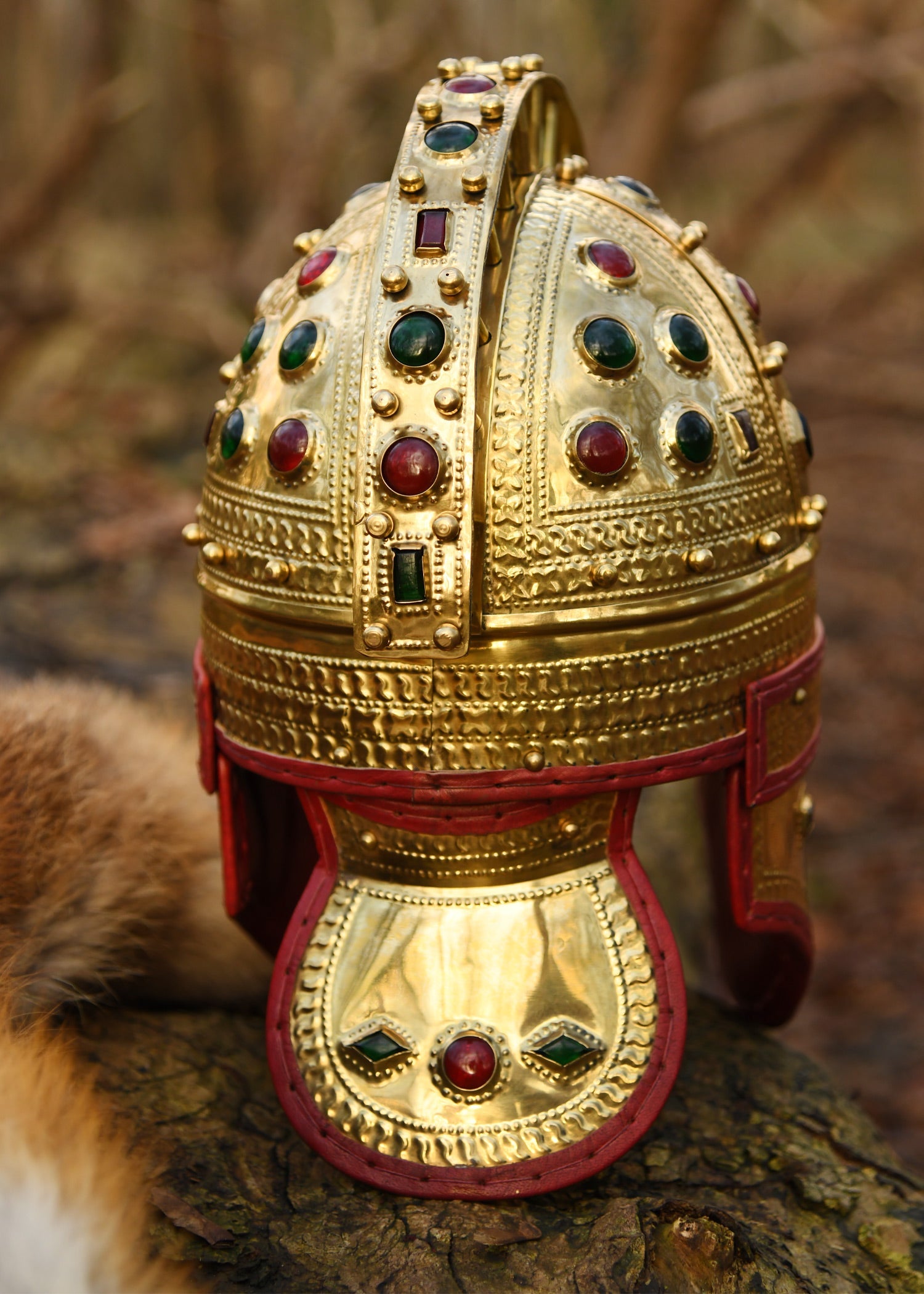 spaetroemischer prunkhelm von berkasovo