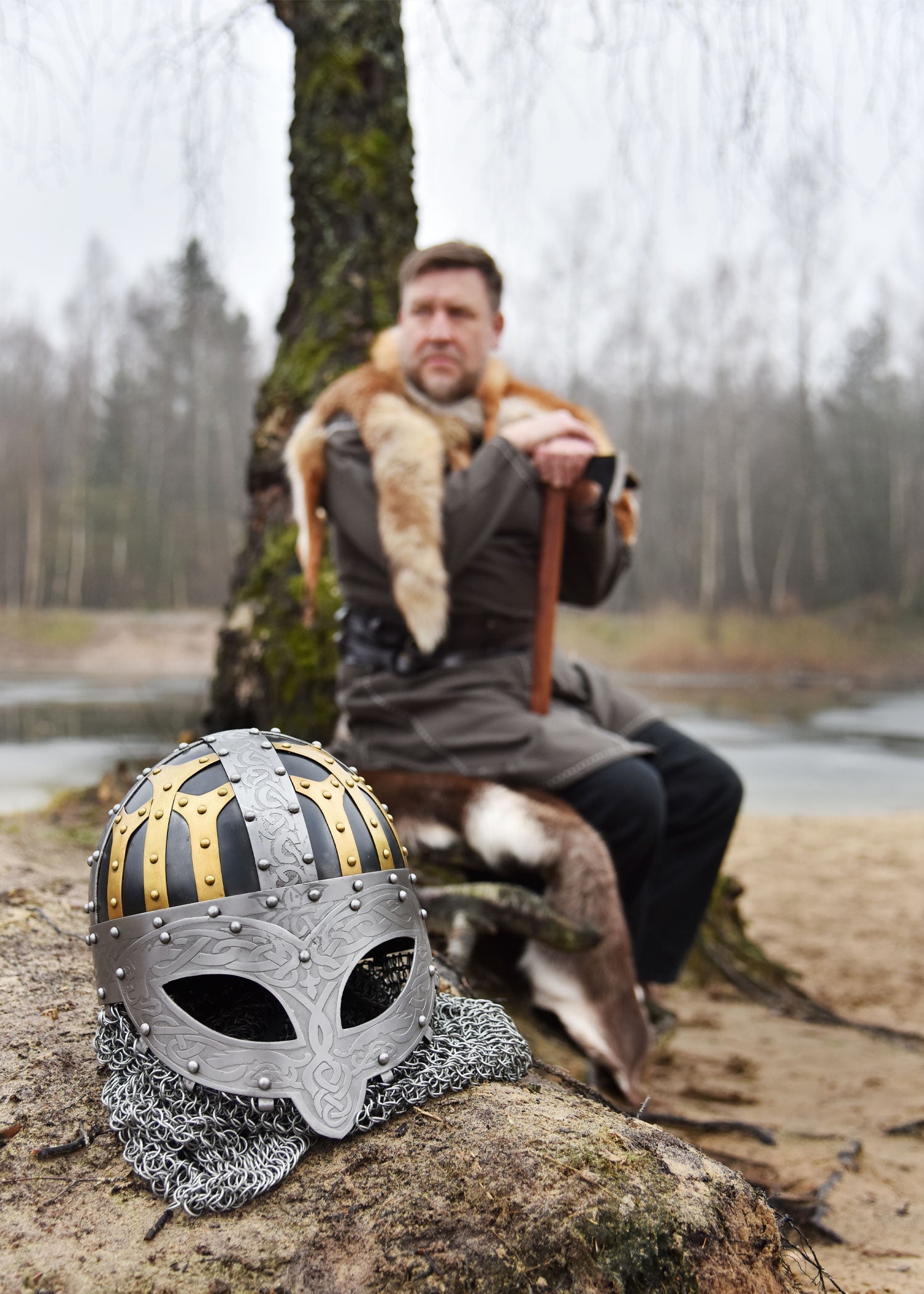 wikinger brillenhelm spangenhelm mit bruenne