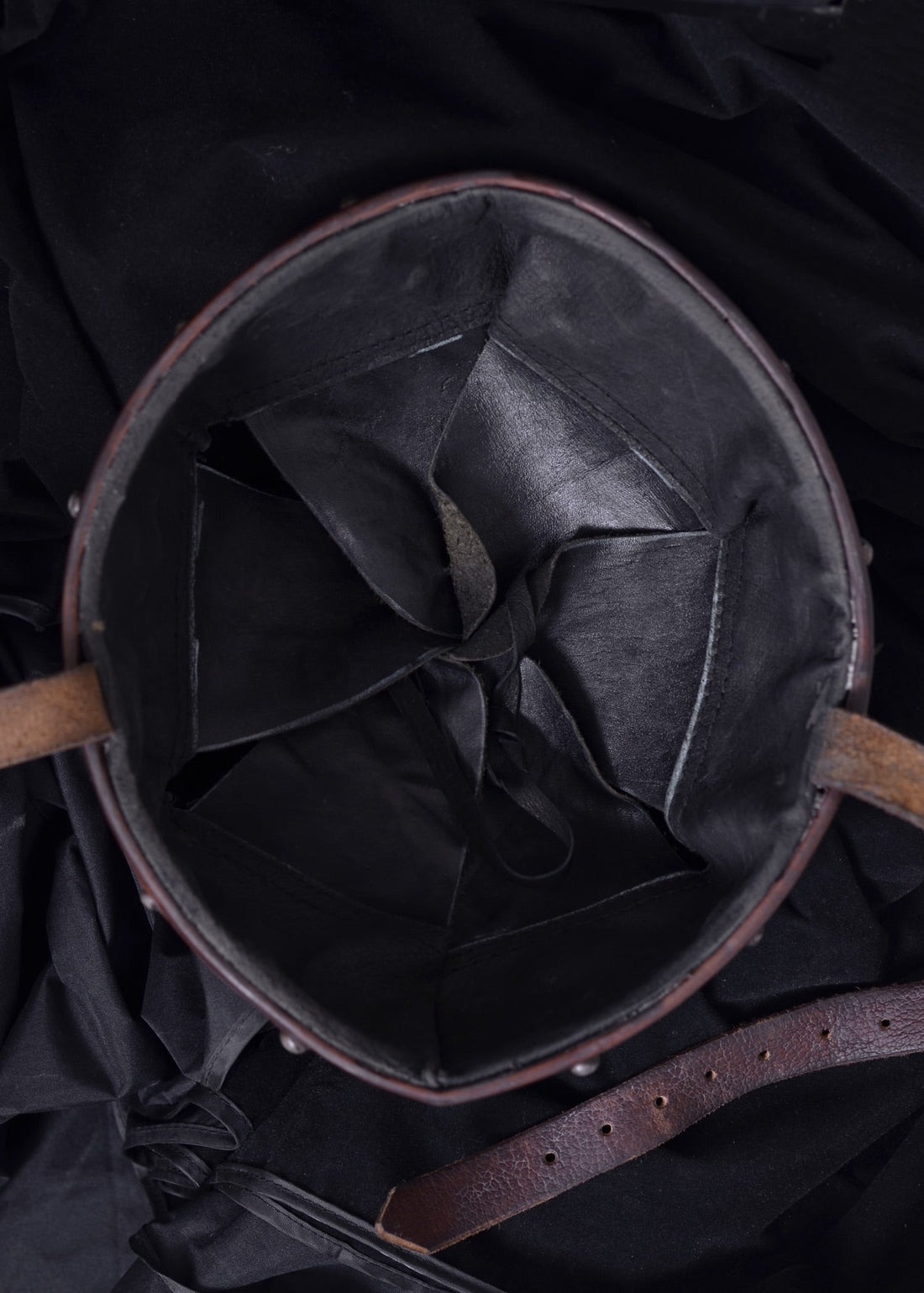 bogenschuetzen helm 1 6 mm stahl mit lederinlet