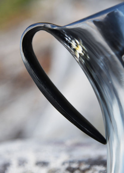 bierkrug aus horn odin reitet sleipnir