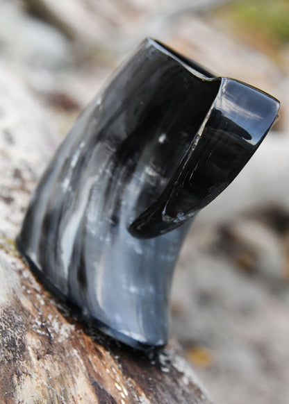 bierkrug aus horn drache