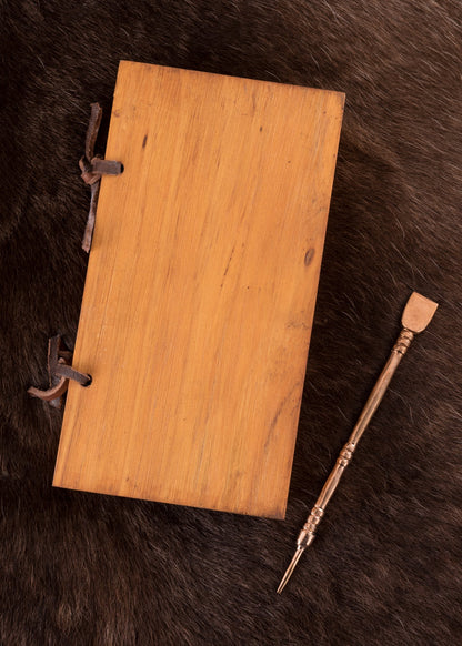 roemische schreibtafel aus wachs und holz mit bronzestift