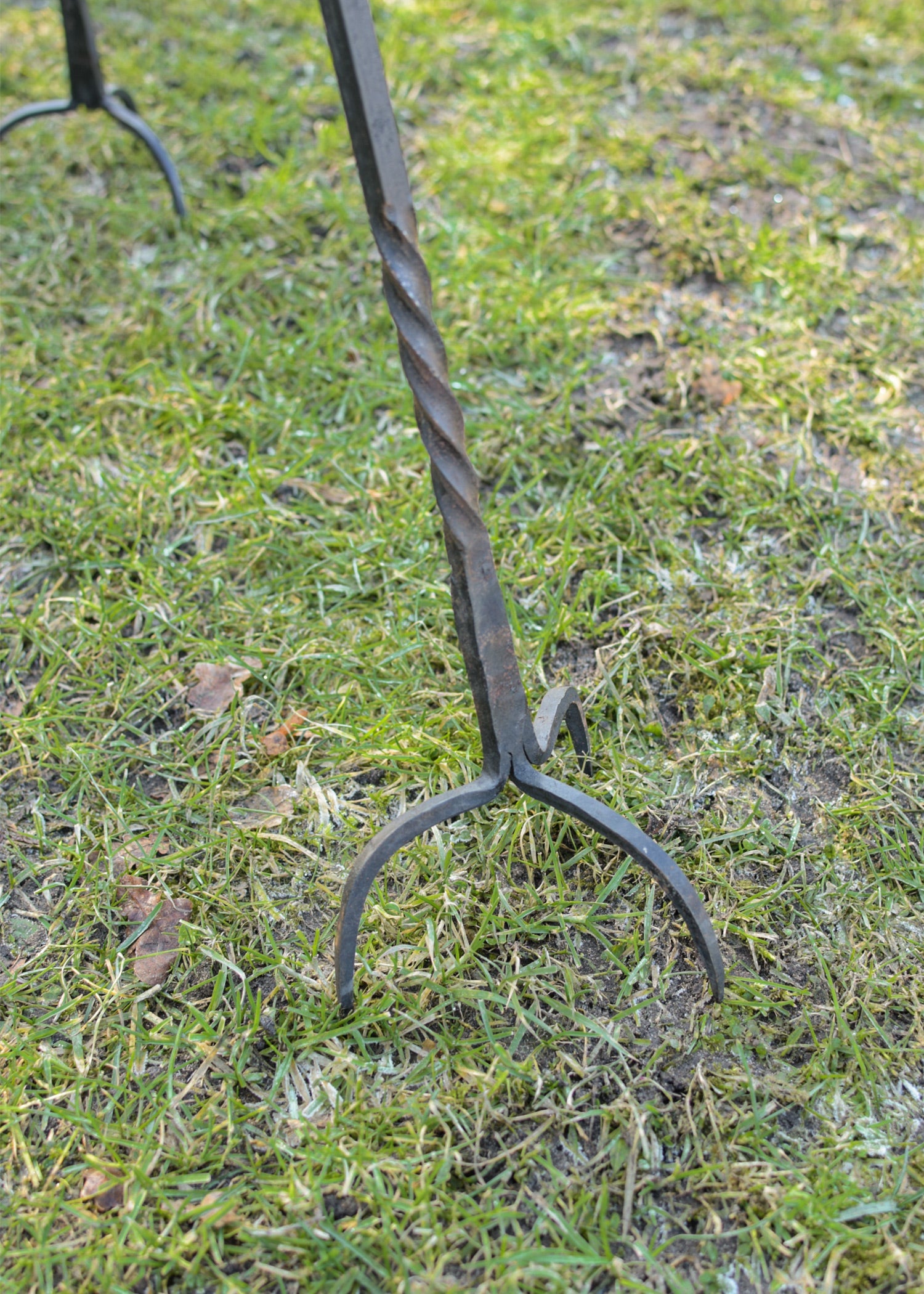 geschmiedetes dreibein ca 93 cm