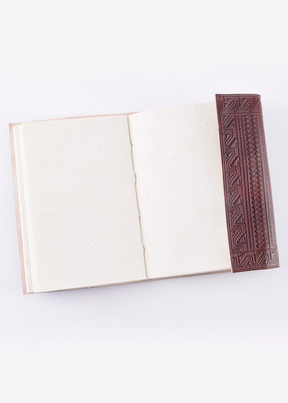 lederbuch mit keltischem motiv ca 21 x 14 cm