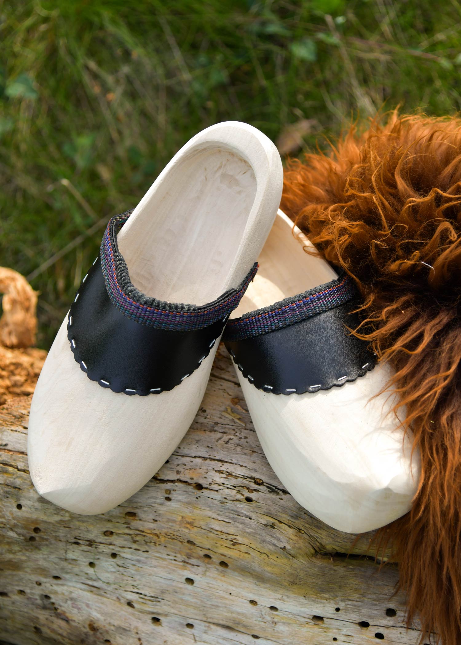 westfaelische-holzschuhe-aus-pappel-holz-mit-lederkappe-paarweise-gedrahtet