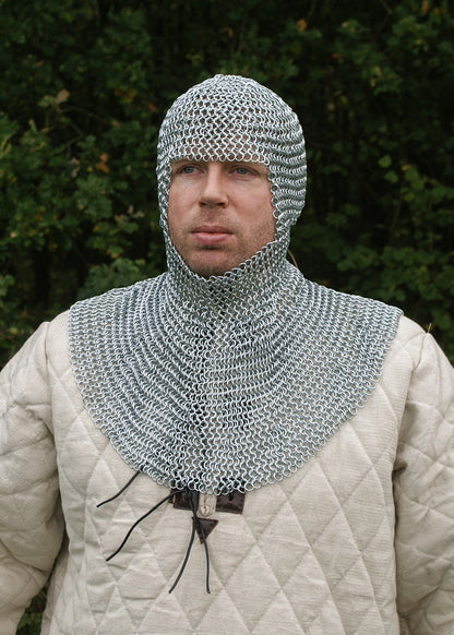 Verzinkte Kettenhaube, quadratischer Ausschnitt