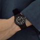 Kompakte Unisex-Quarzuhr mit schwarzem Zifferblatt und Resinarmband